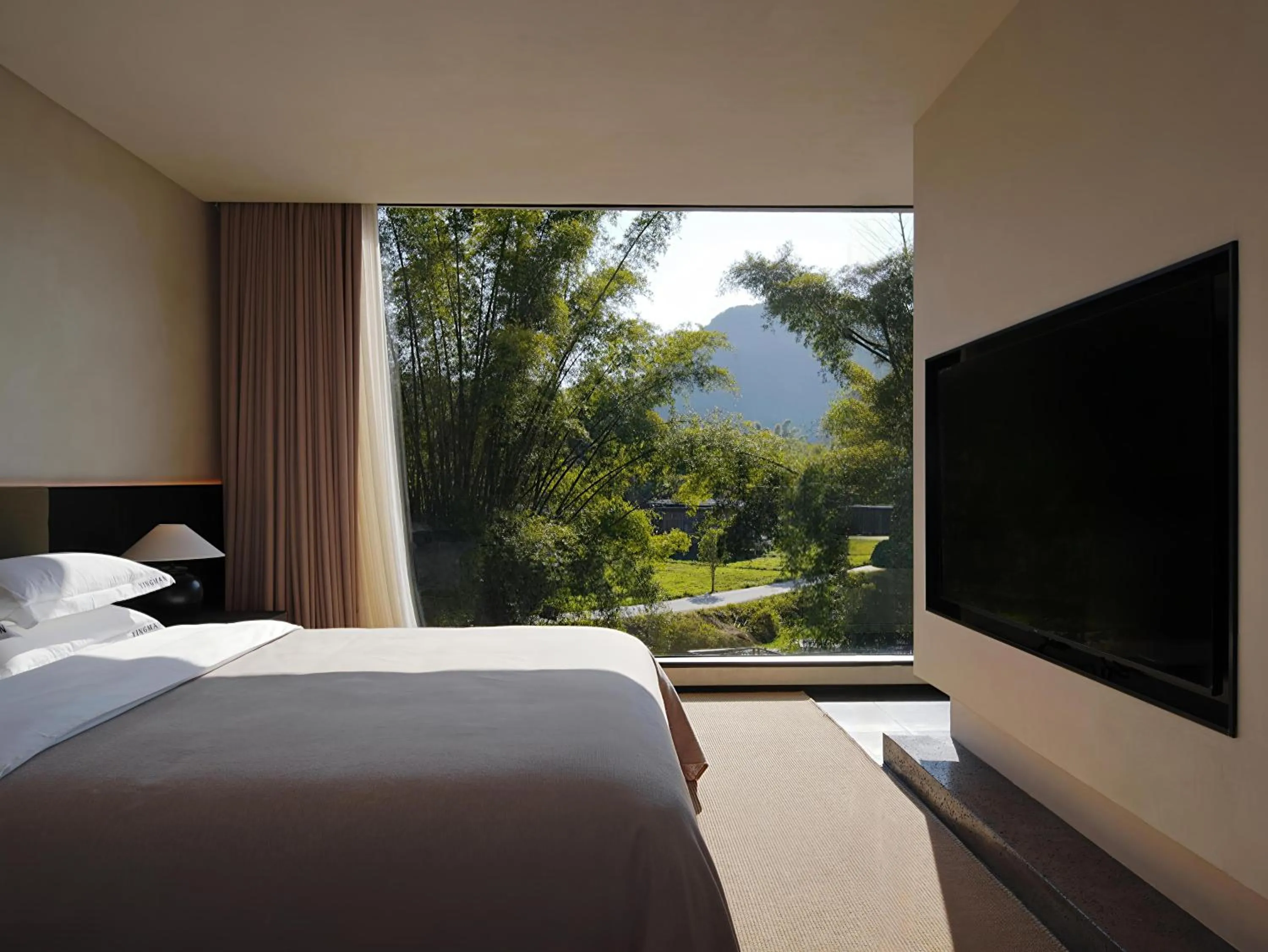Bed in YINGMAN HOTEL