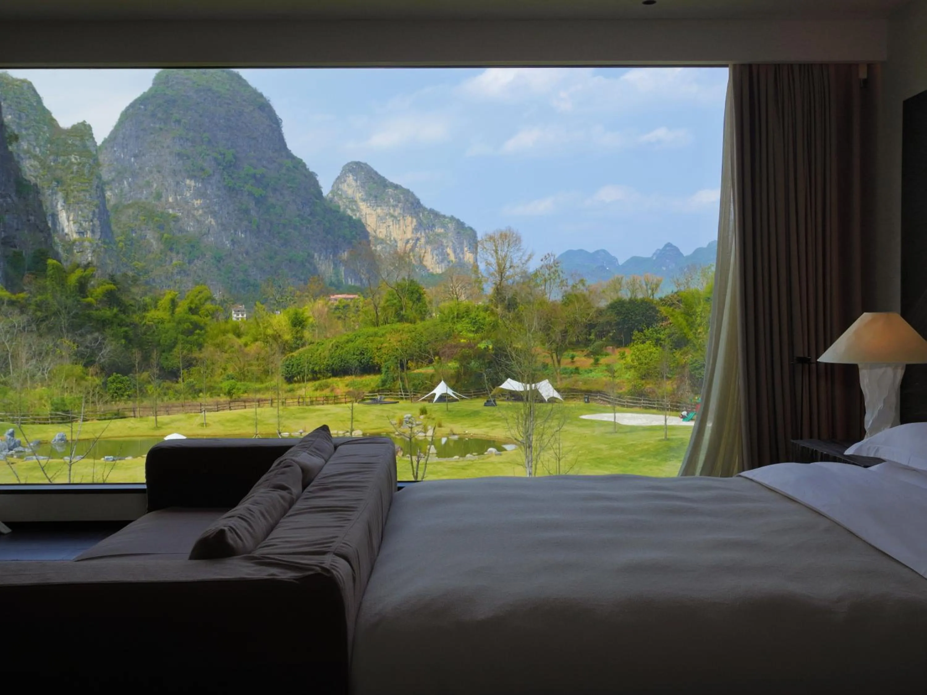 Bed in YINGMAN HOTEL
