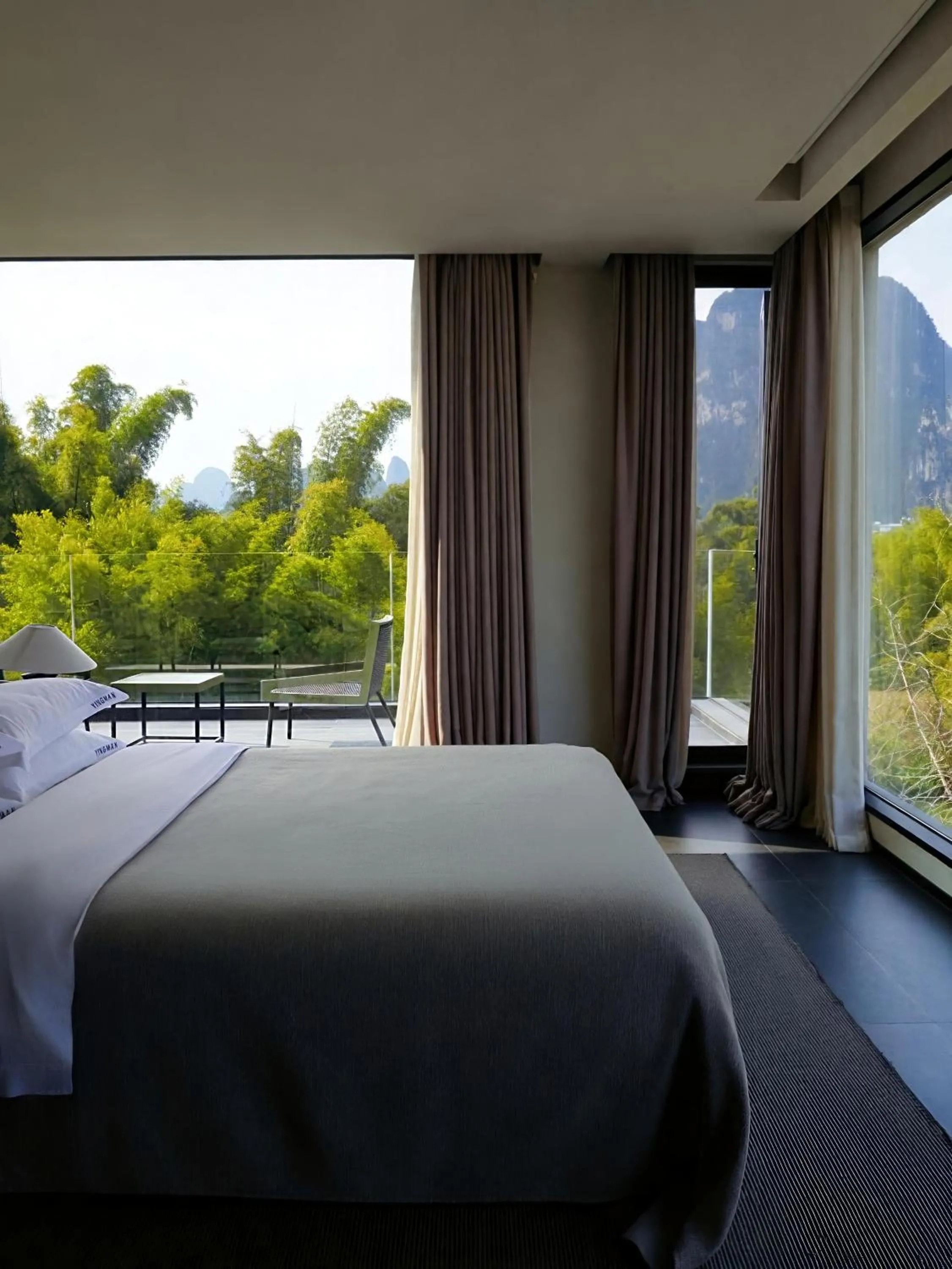 Bed in YINGMAN HOTEL