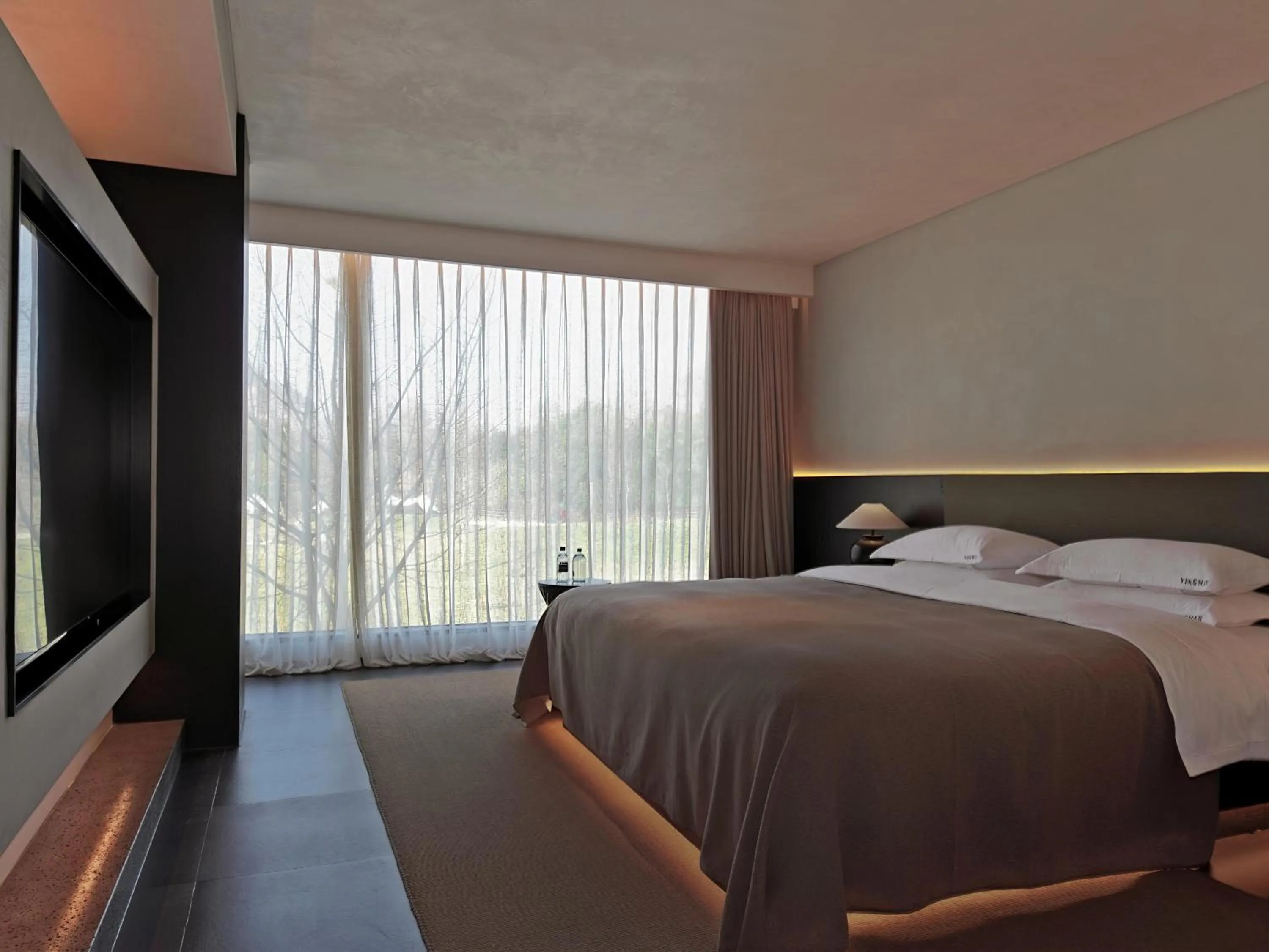 Bed in YINGMAN HOTEL