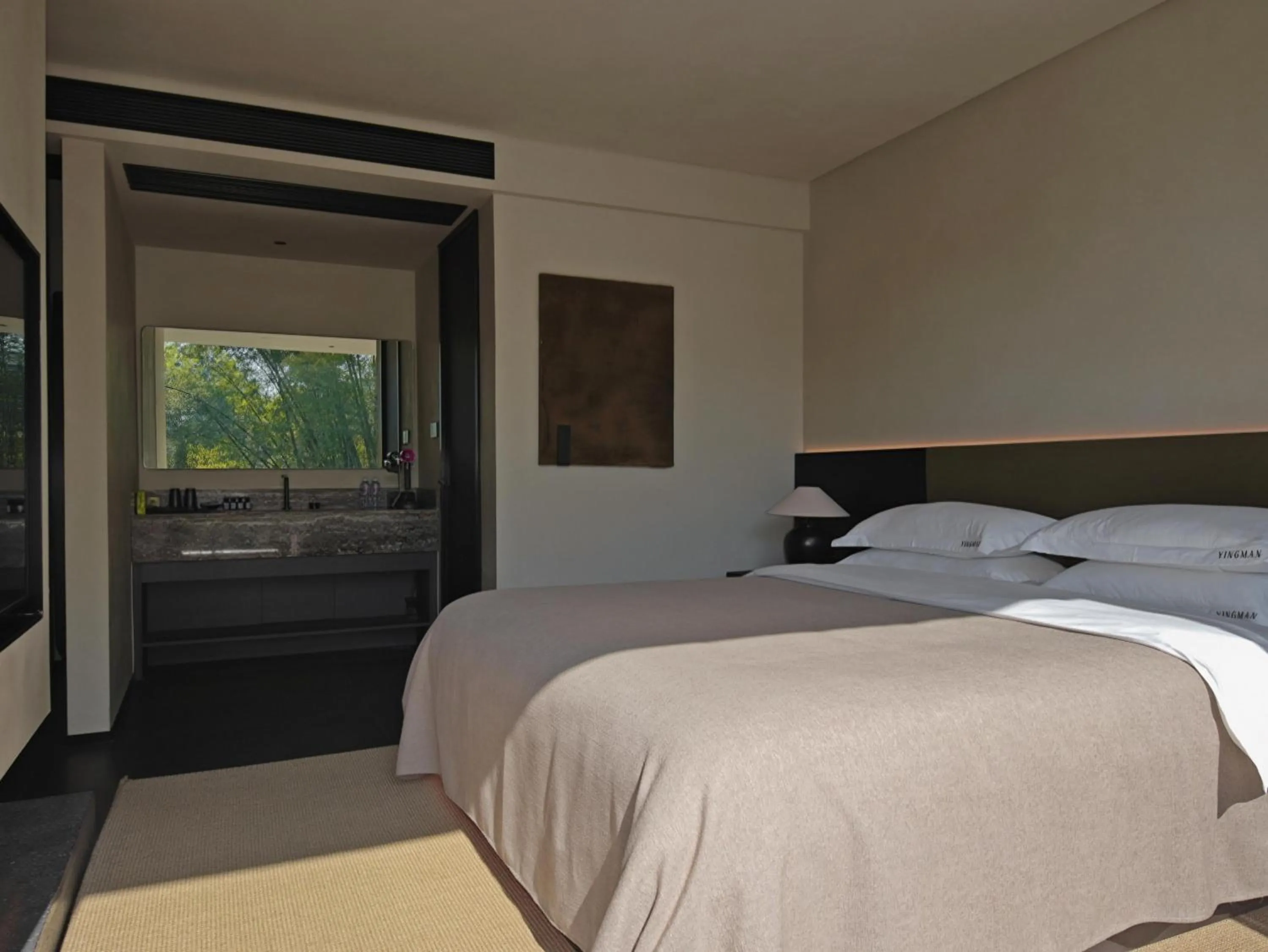 Bed in YINGMAN HOTEL
