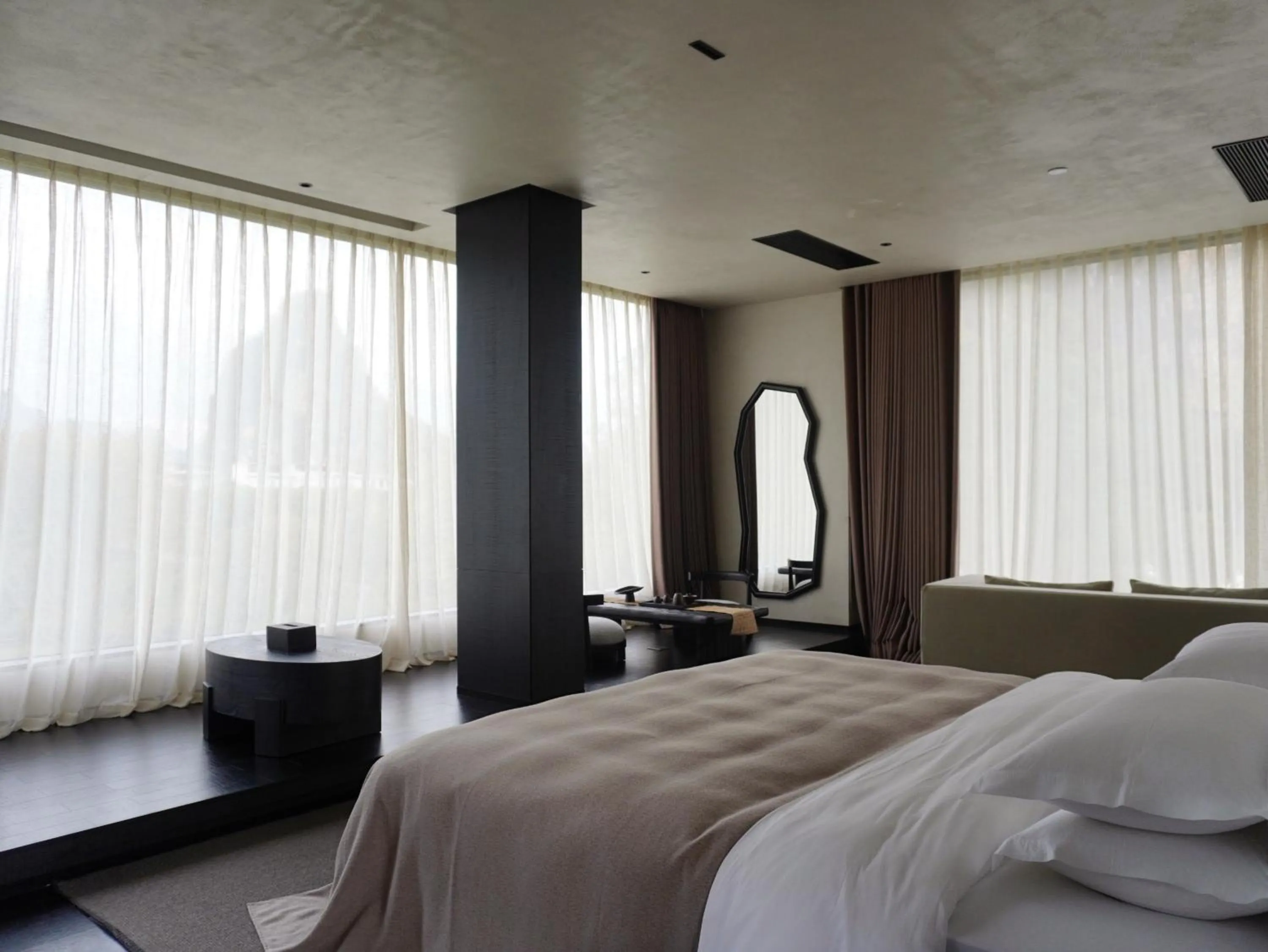 Bed in YINGMAN HOTEL