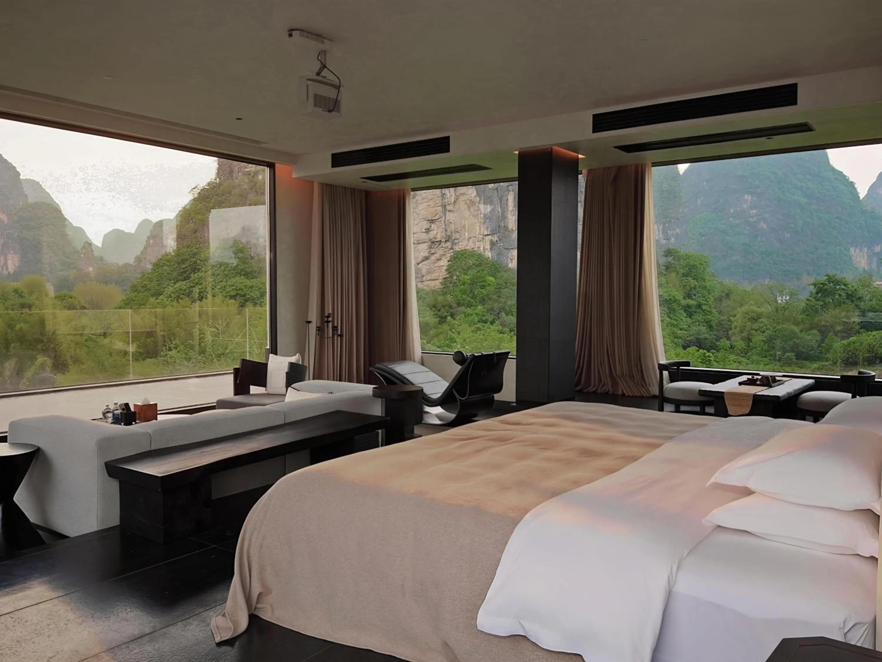 Bed in YINGMAN HOTEL