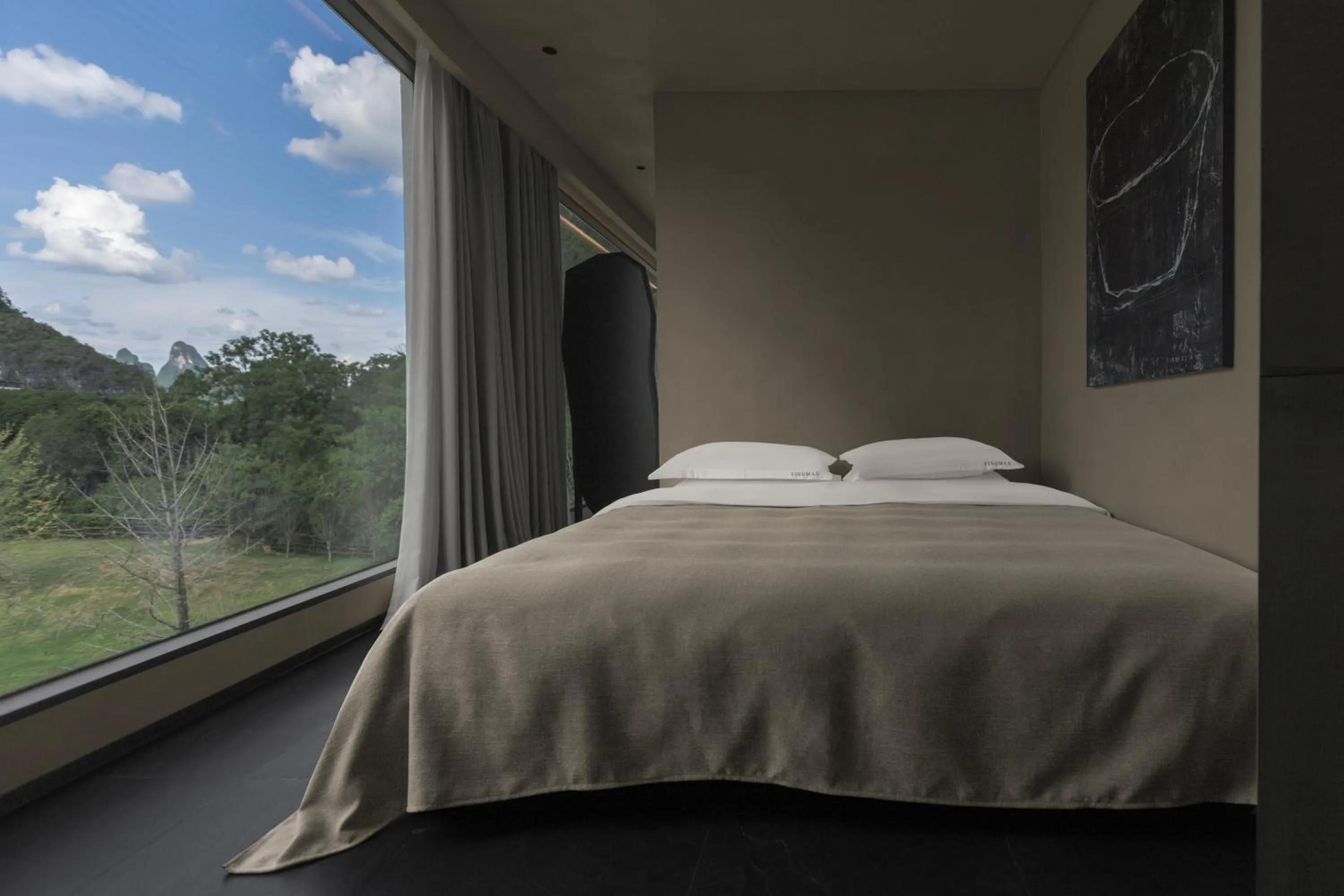Bed in YINGMAN HOTEL