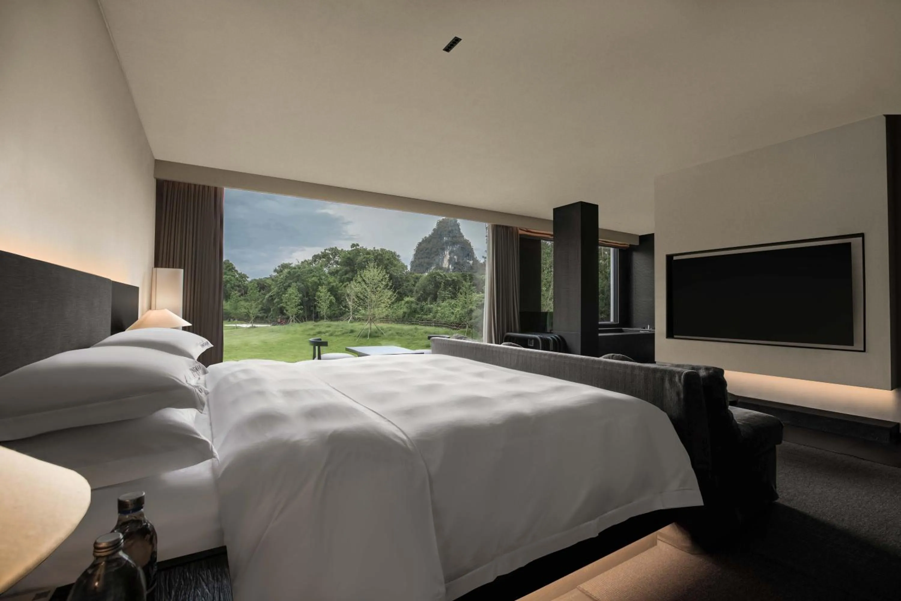 Bed in YINGMAN HOTEL
