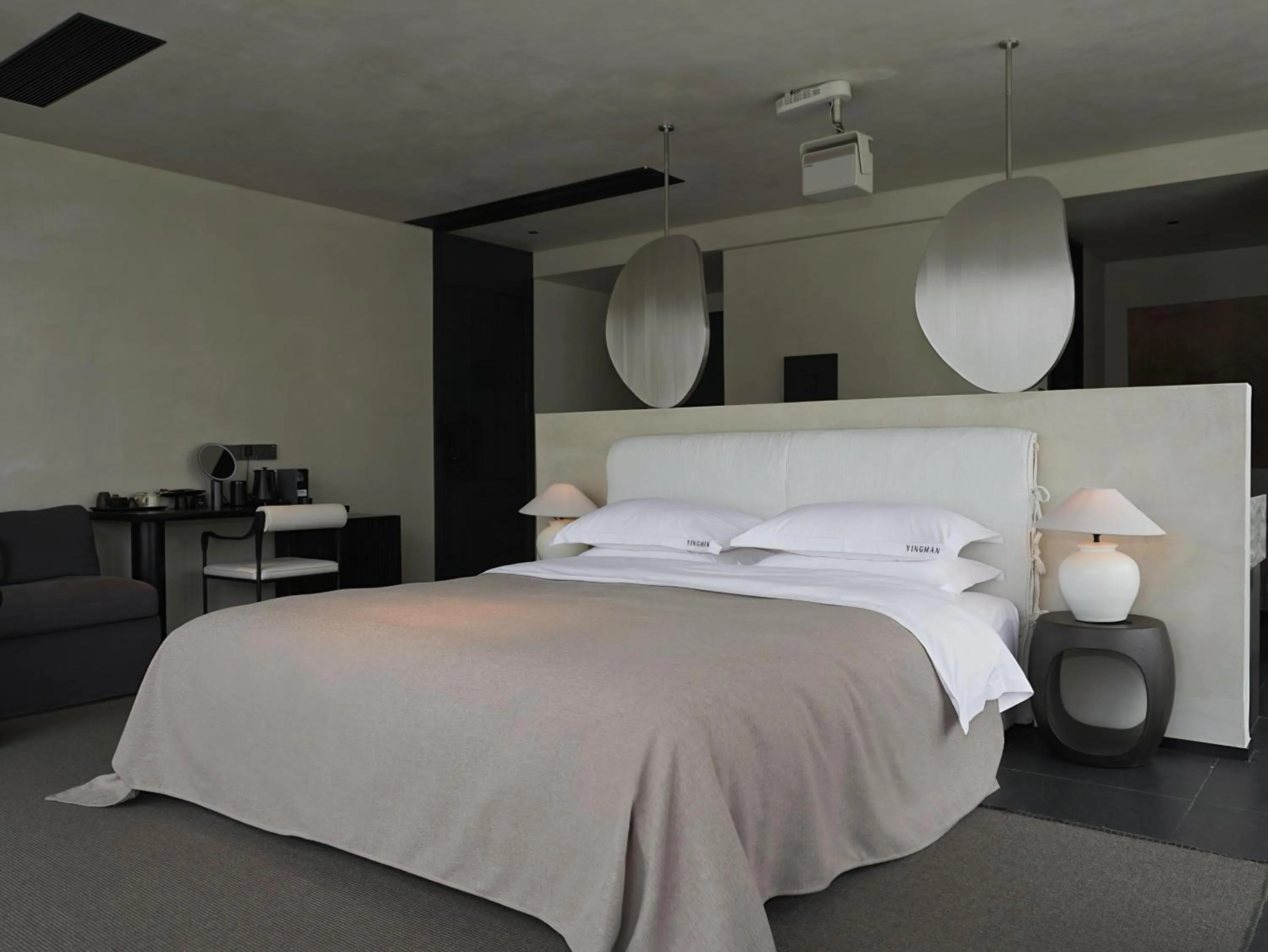 Bed in YINGMAN HOTEL