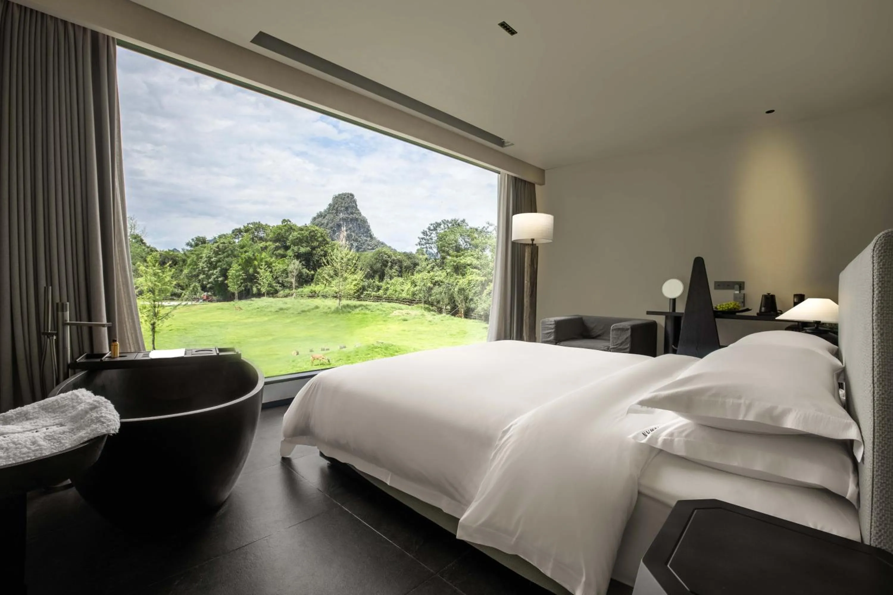 Bed in YINGMAN HOTEL