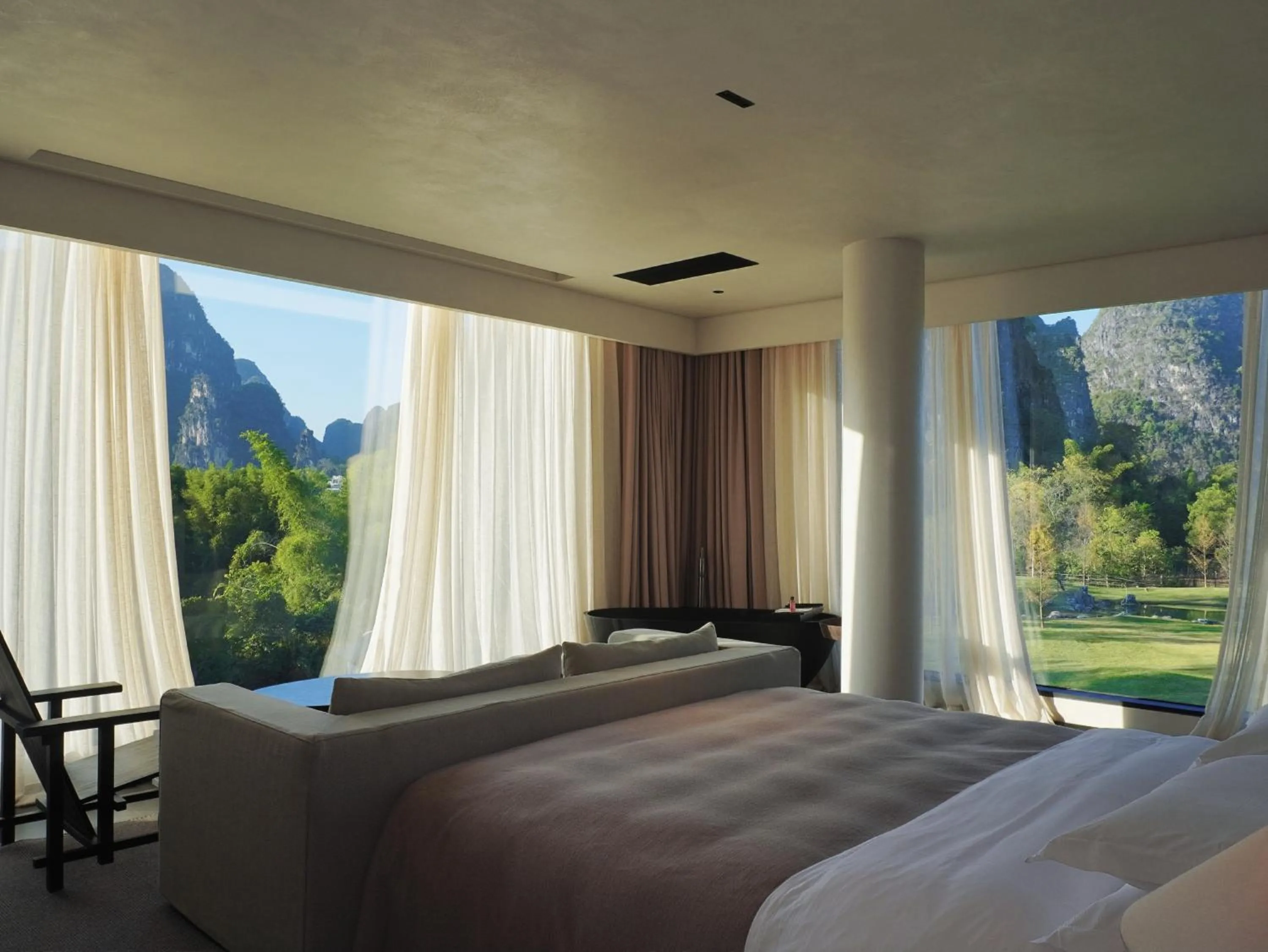 Bed in YINGMAN HOTEL