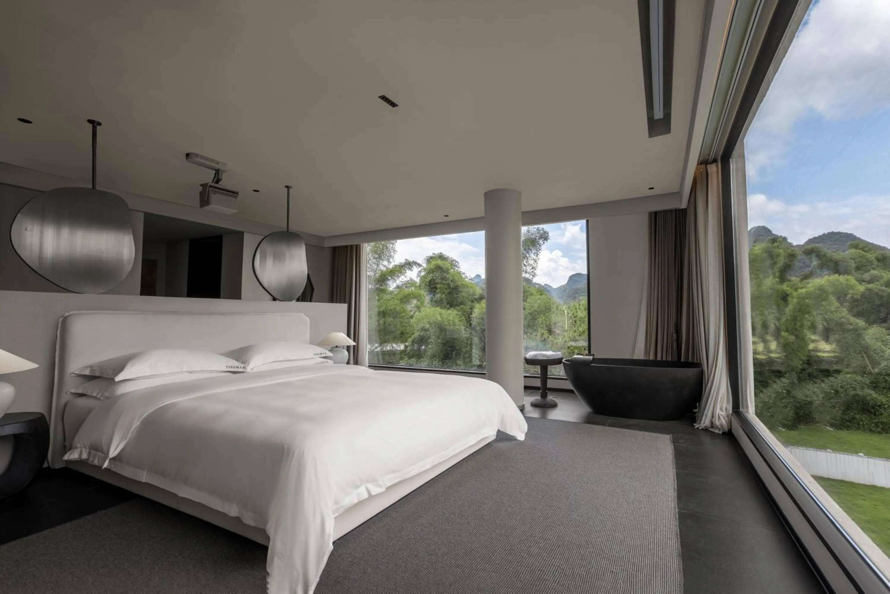Bed in YINGMAN HOTEL
