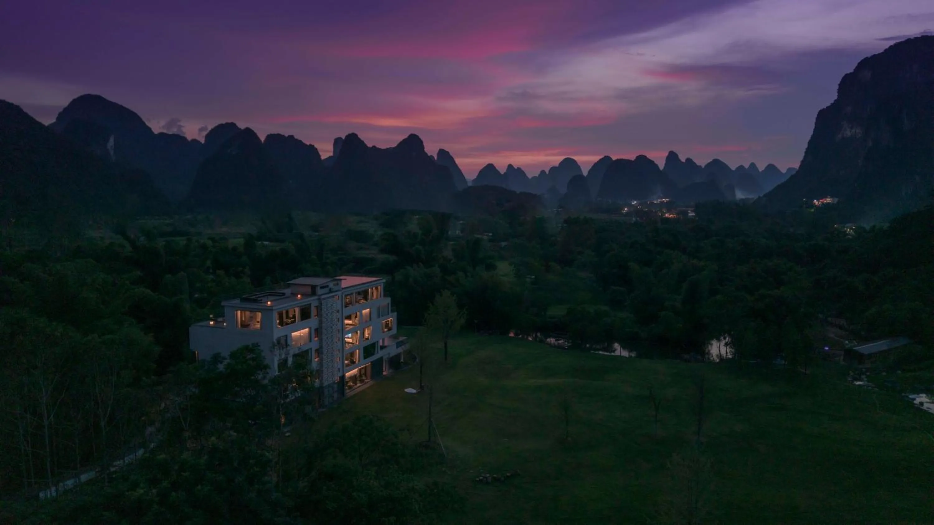 Property building in YINGMAN HOTEL