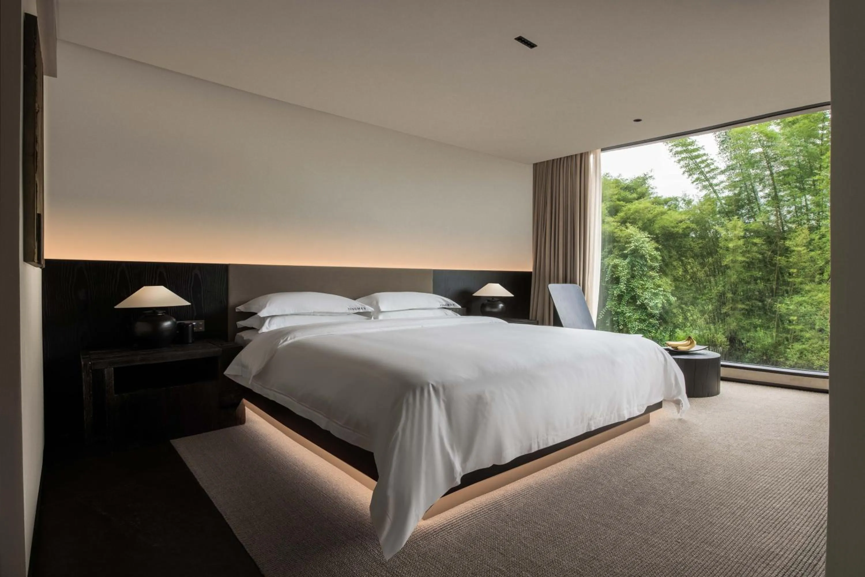 Bed in YINGMAN HOTEL