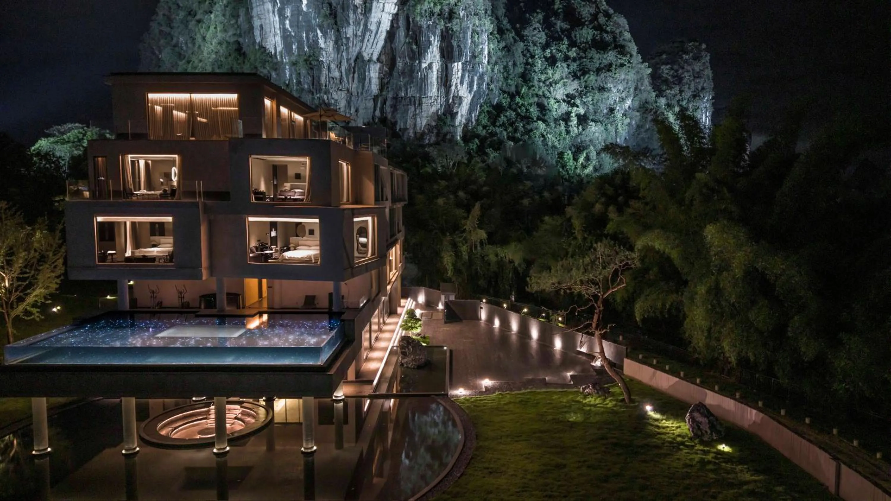 Property building in YINGMAN HOTEL