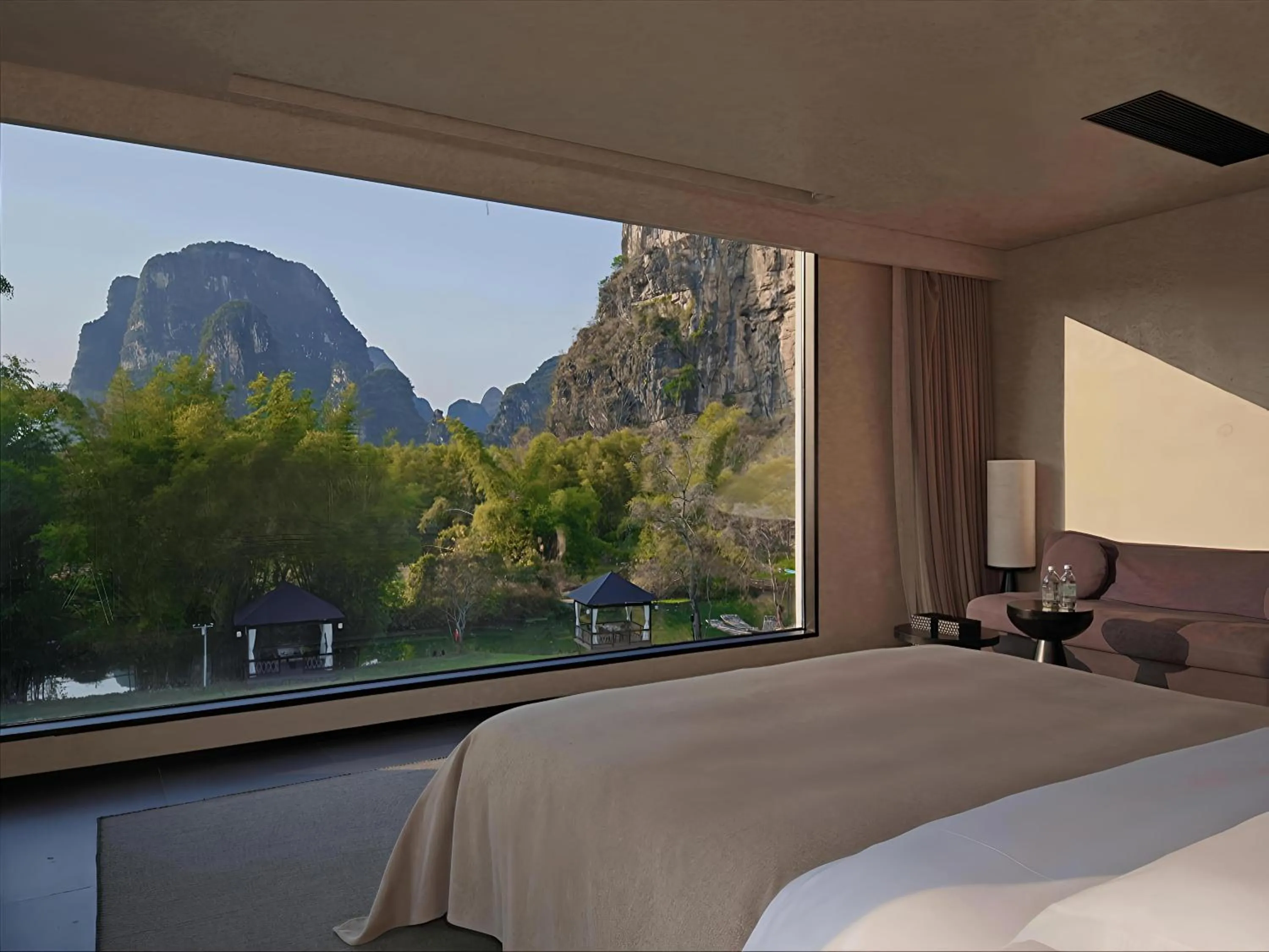 Bed in YINGMAN HOTEL