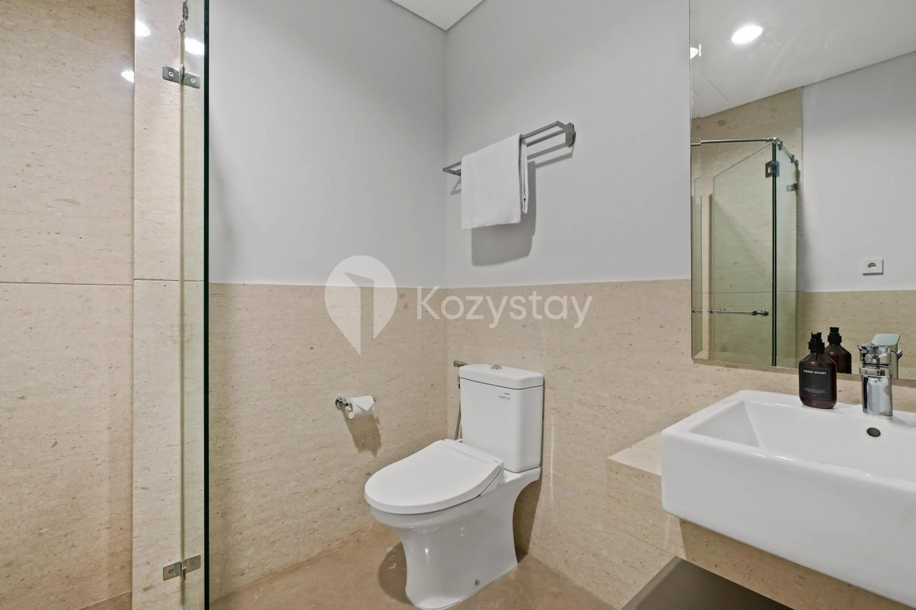 Bathroom in Elova by Kozystay - Tanjung Barat