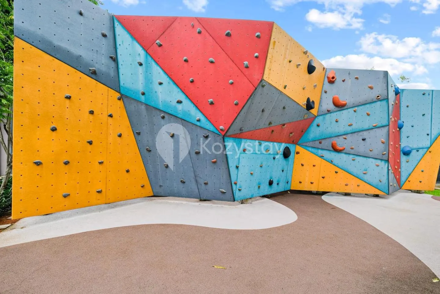 Area and facilities in Elova by Kozystay - Tanjung Barat