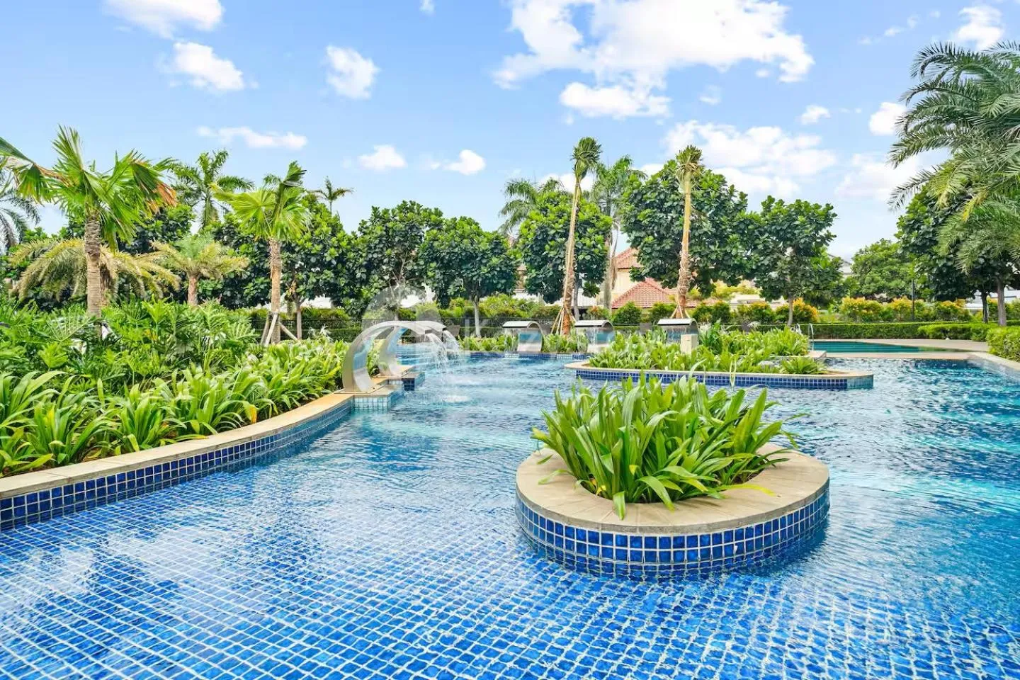 Swimming pool in Elova by Kozystay - Tanjung Barat