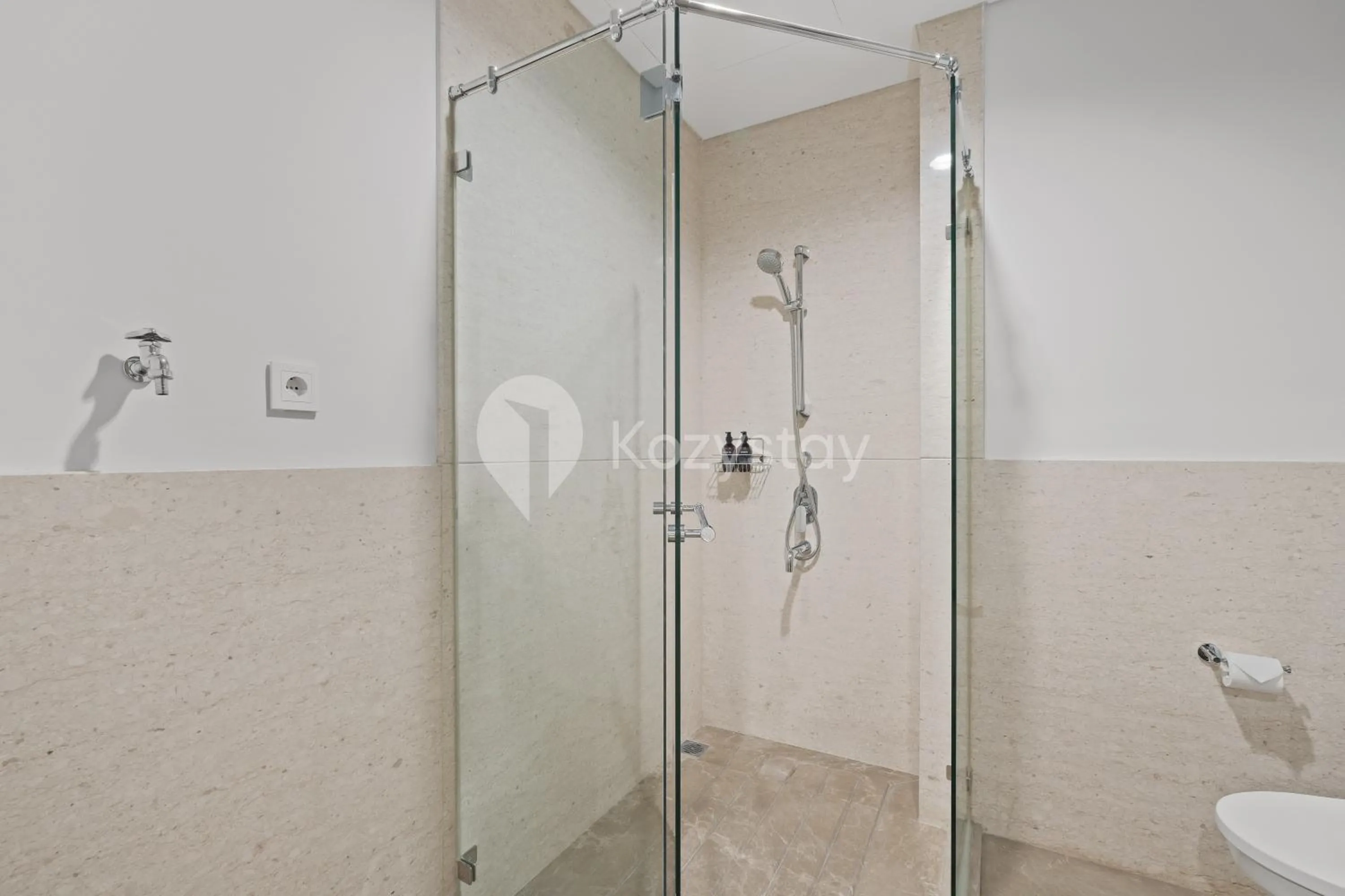 Bathroom in Elova by Kozystay - Tanjung Barat
