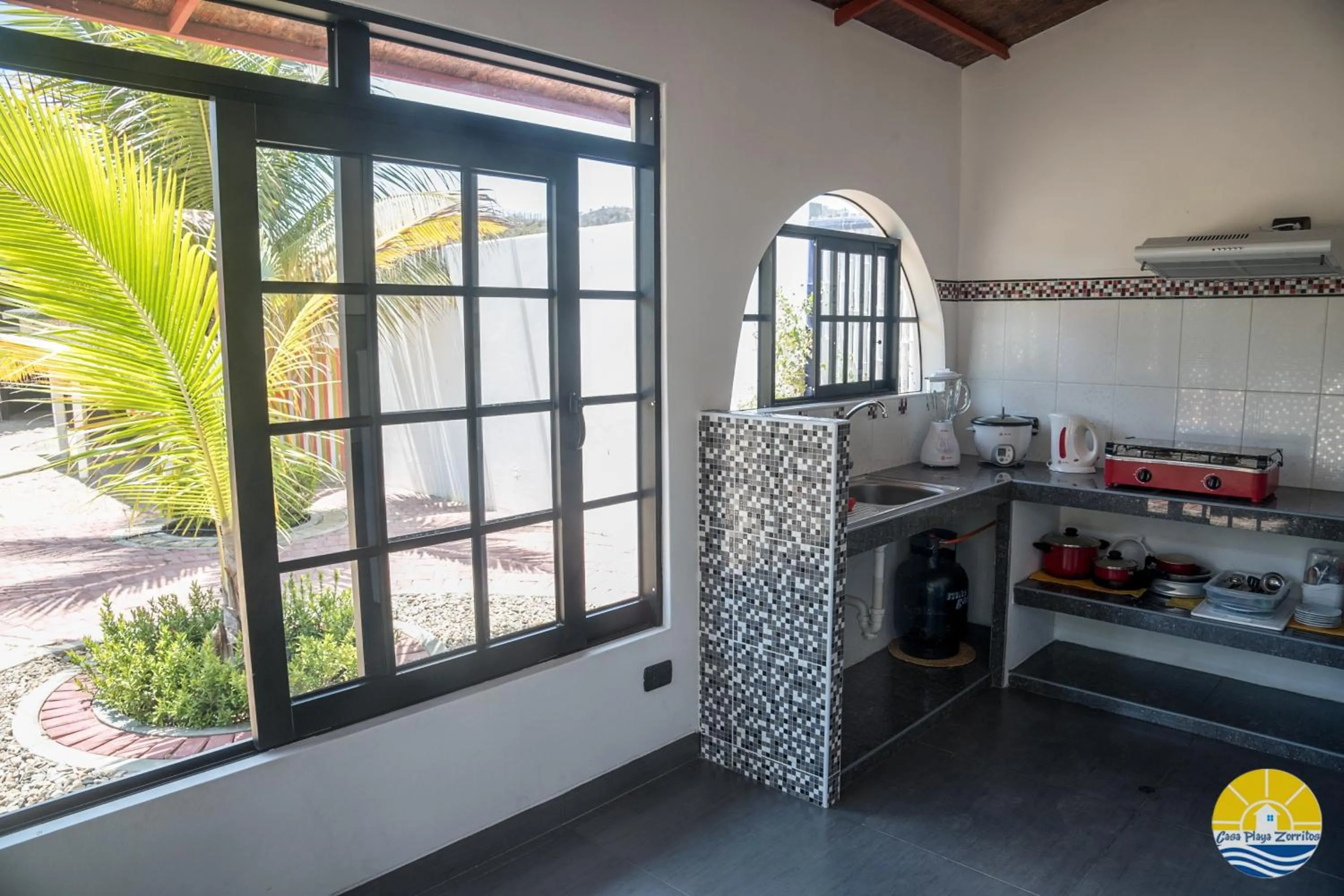 Kitchen or kitchenette in Hotel Casa Playa Zorritos