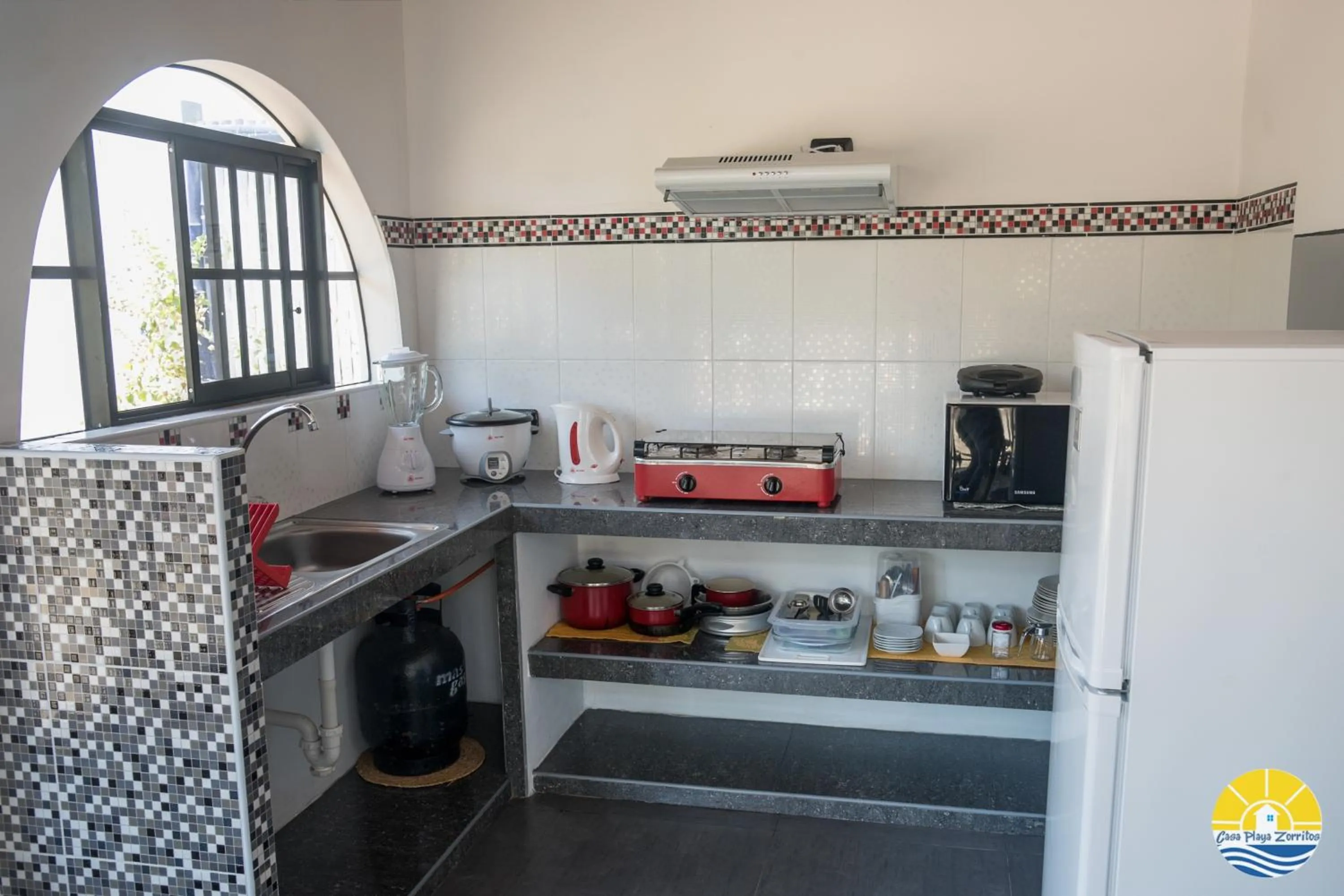 Kitchen or kitchenette in Hotel Casa Playa Zorritos