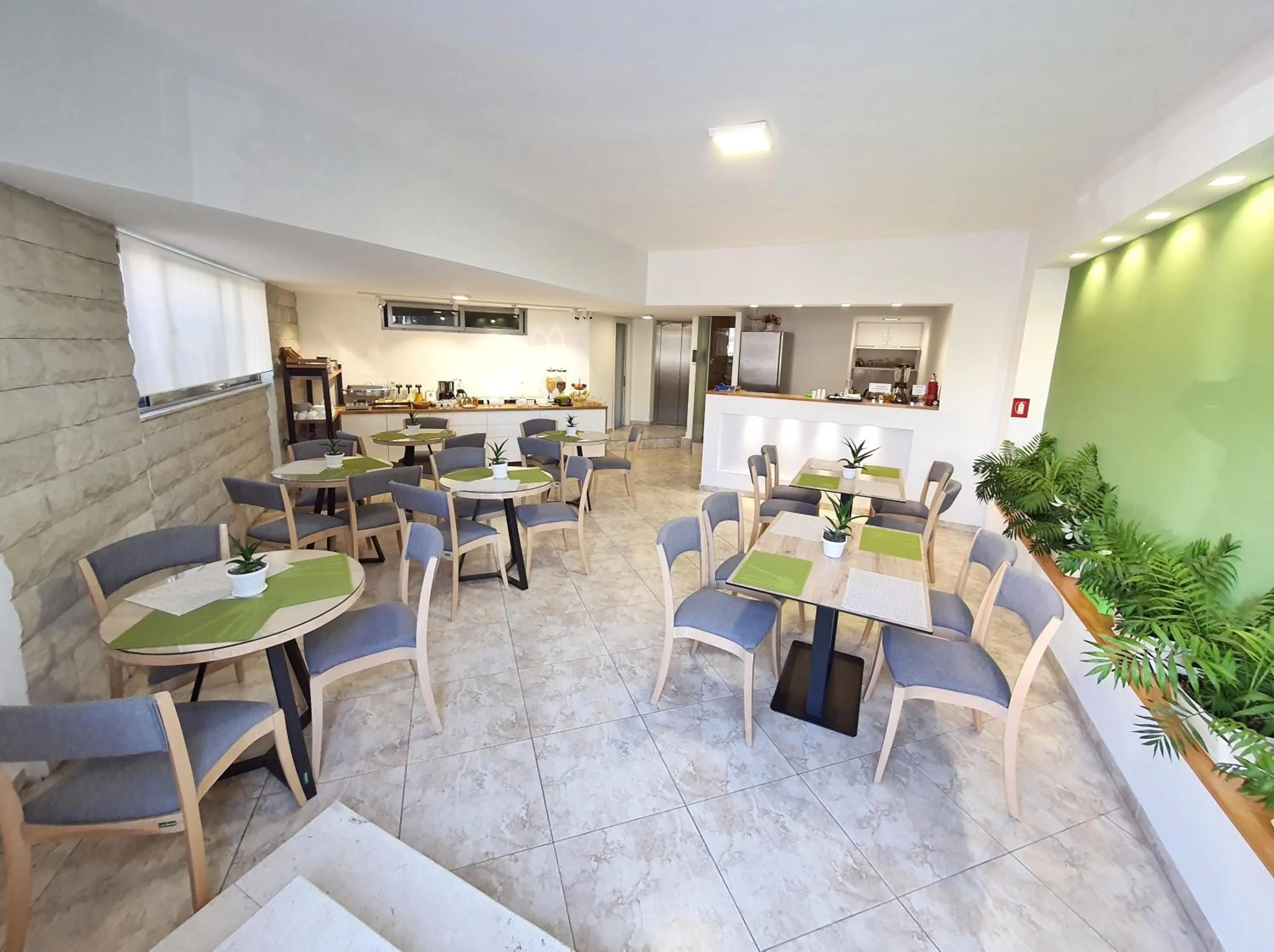 Restaurant/places to eat in Hotel JoAn