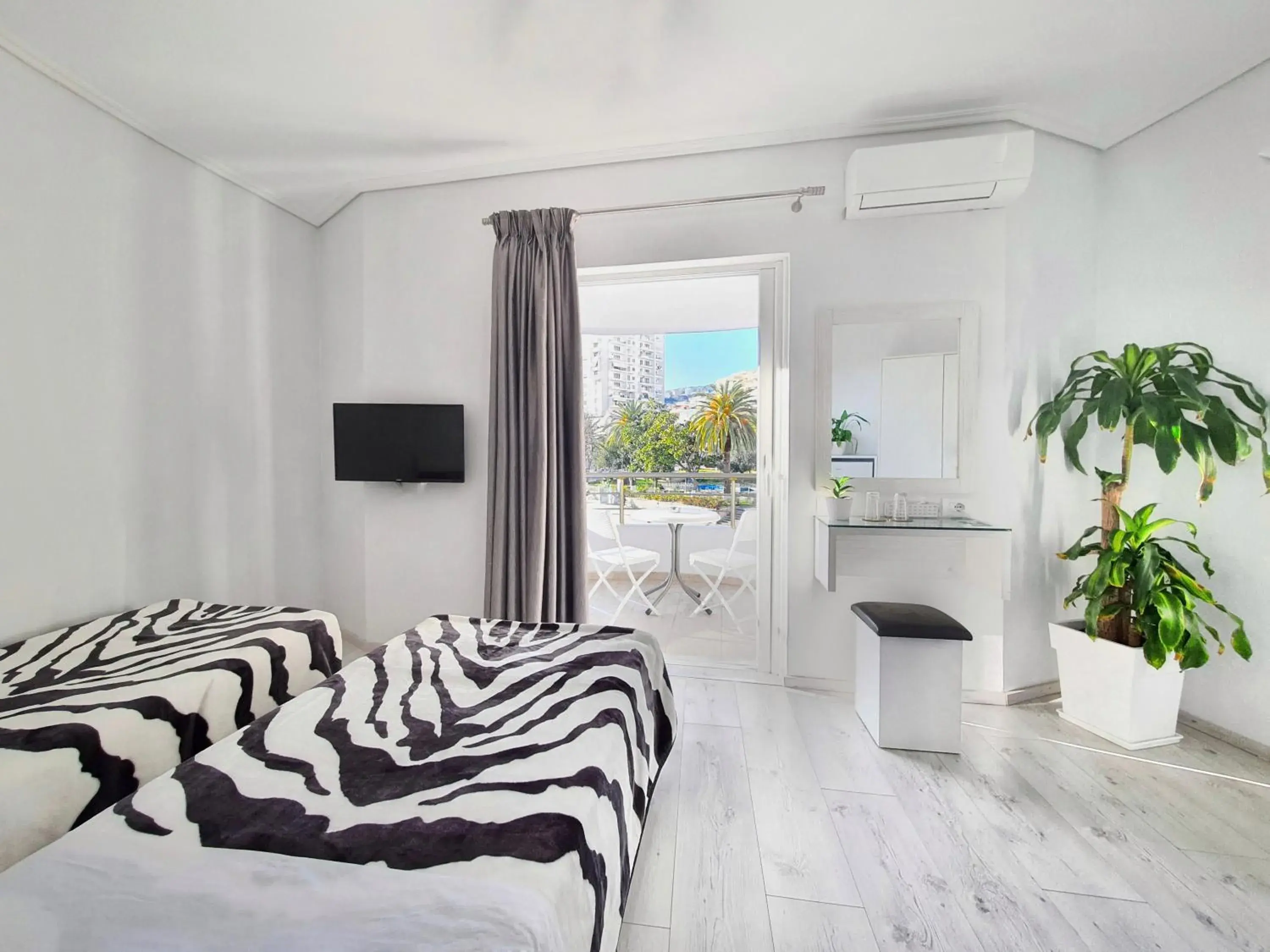 Double Room with Balcony in Hotel JoAn Double Room with Balcony in Hotel JoAn