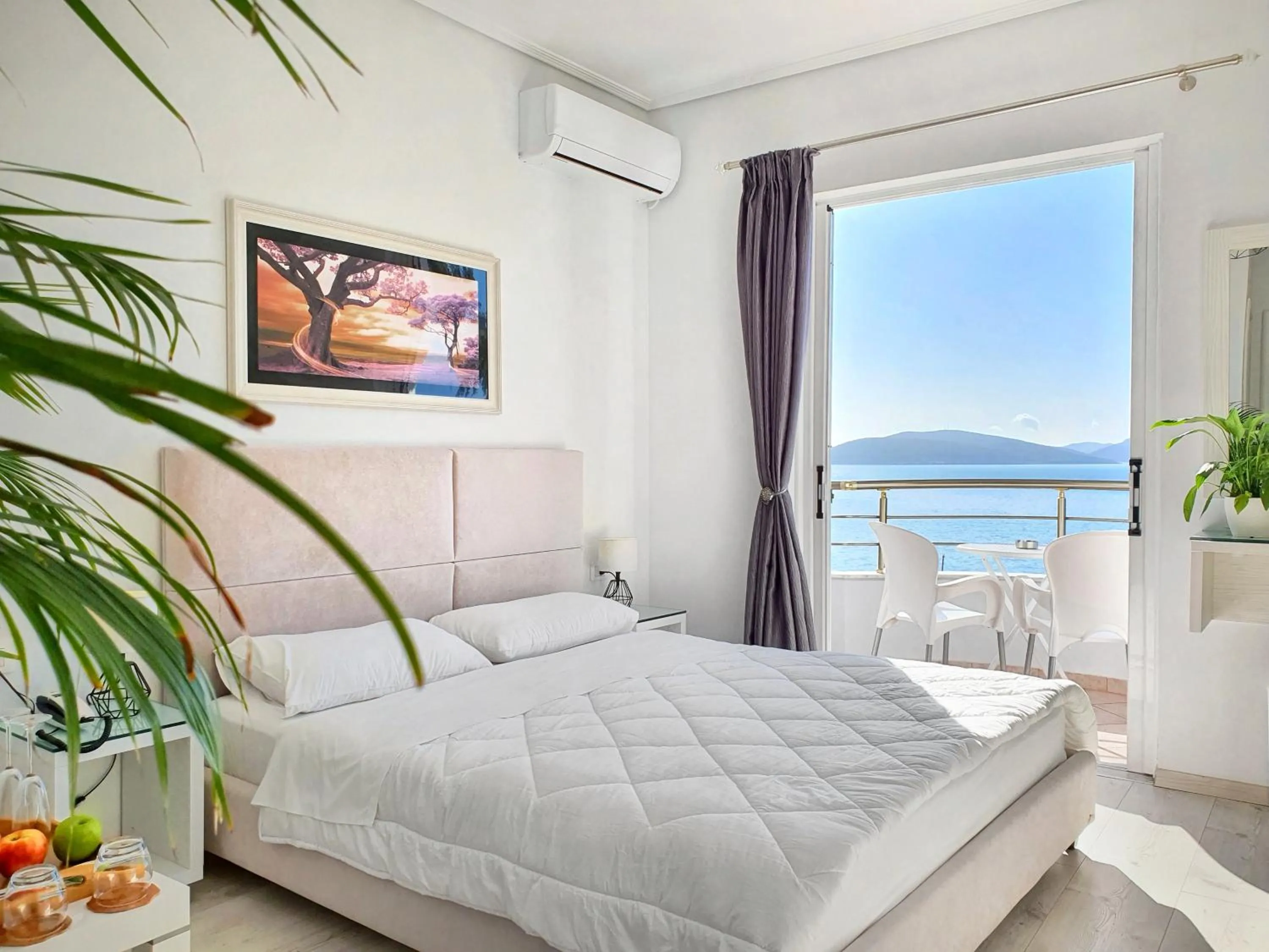 Balcony/Terrace, Bed in Hotel JoAn