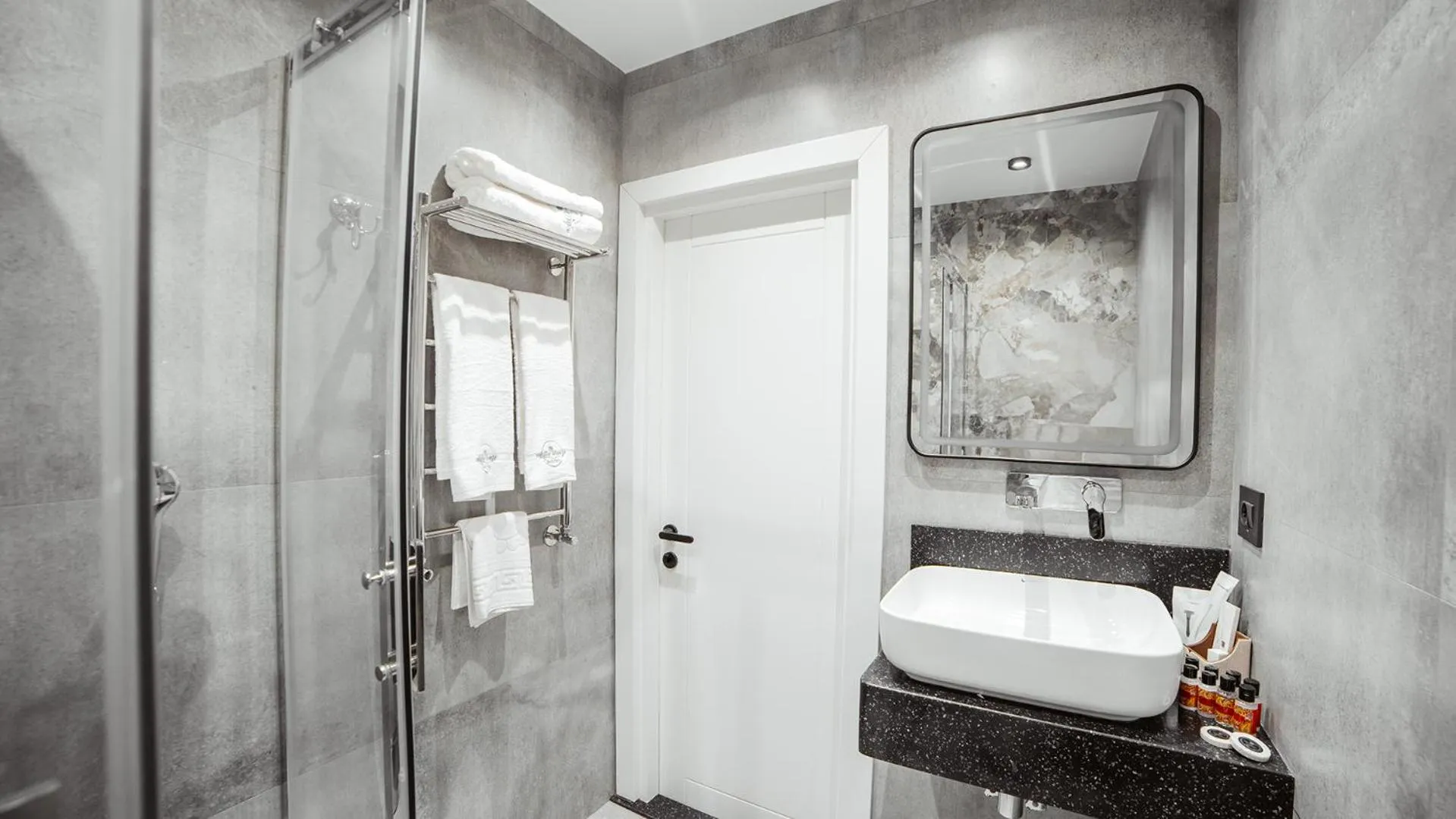 Shower in White Breeze Hotel