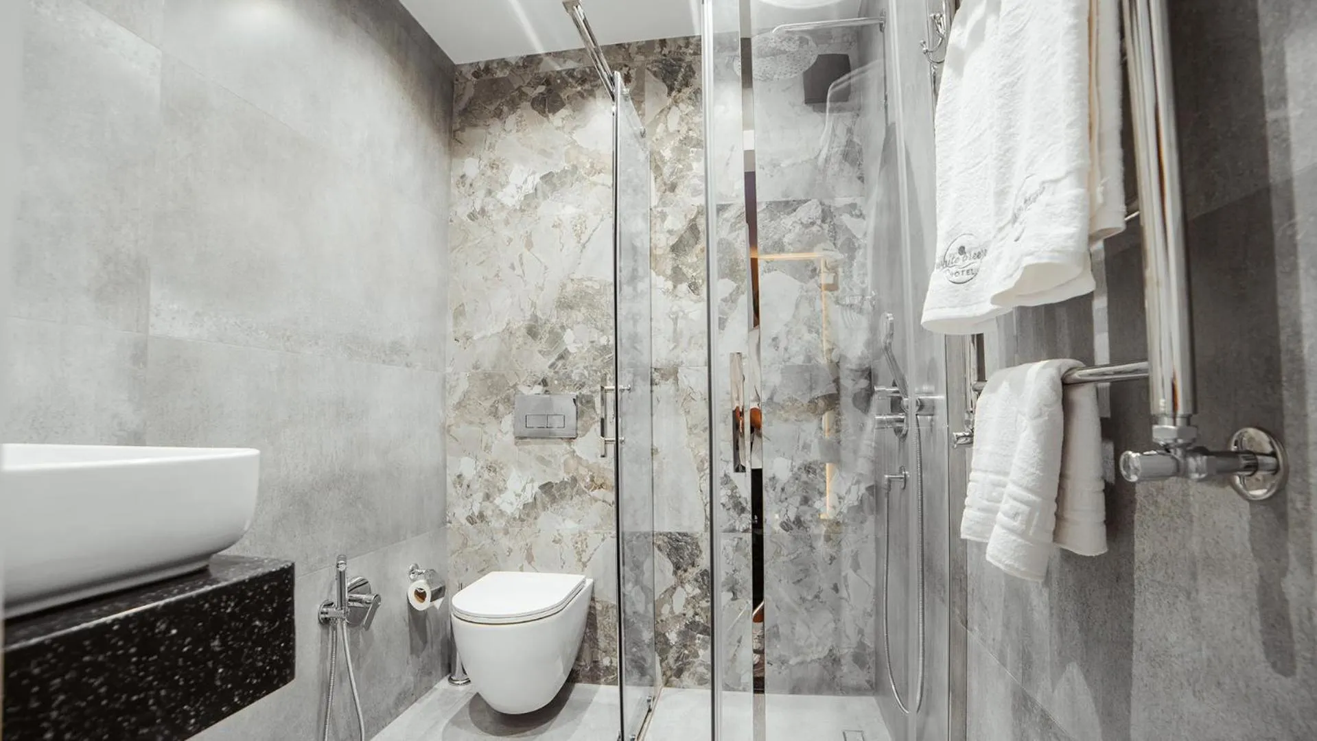 Shower in White Breeze Hotel