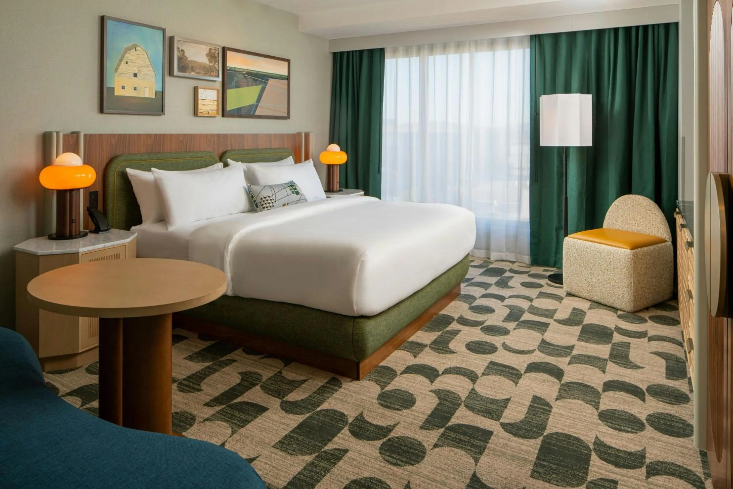 Photo of the whole room, Bed in Trilogy Hotel Huntsville, Autograph Collection