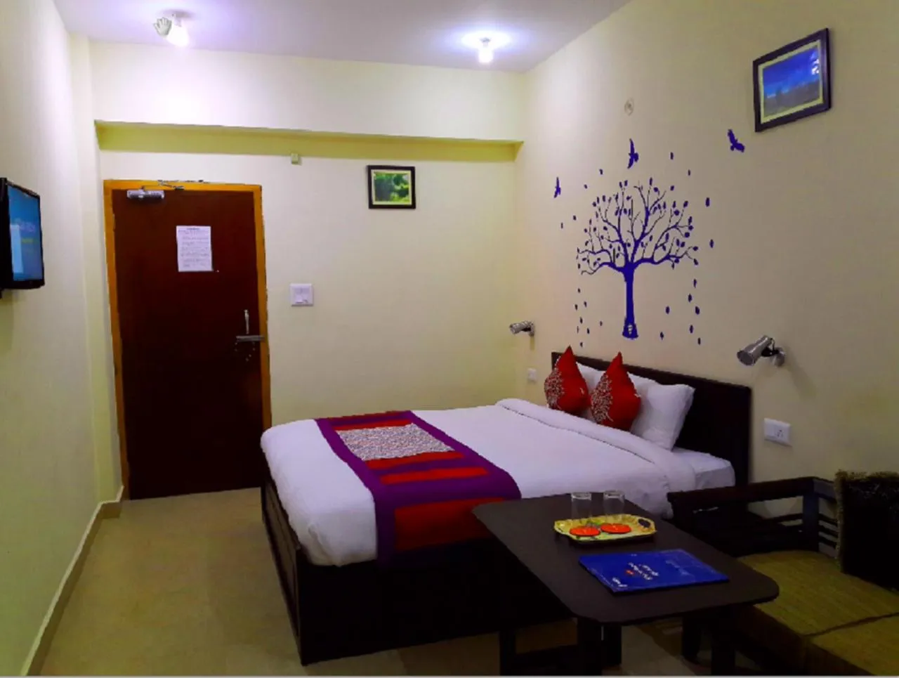 Bed in Hotel Avlokan - Near Kainchi Dham Mandir