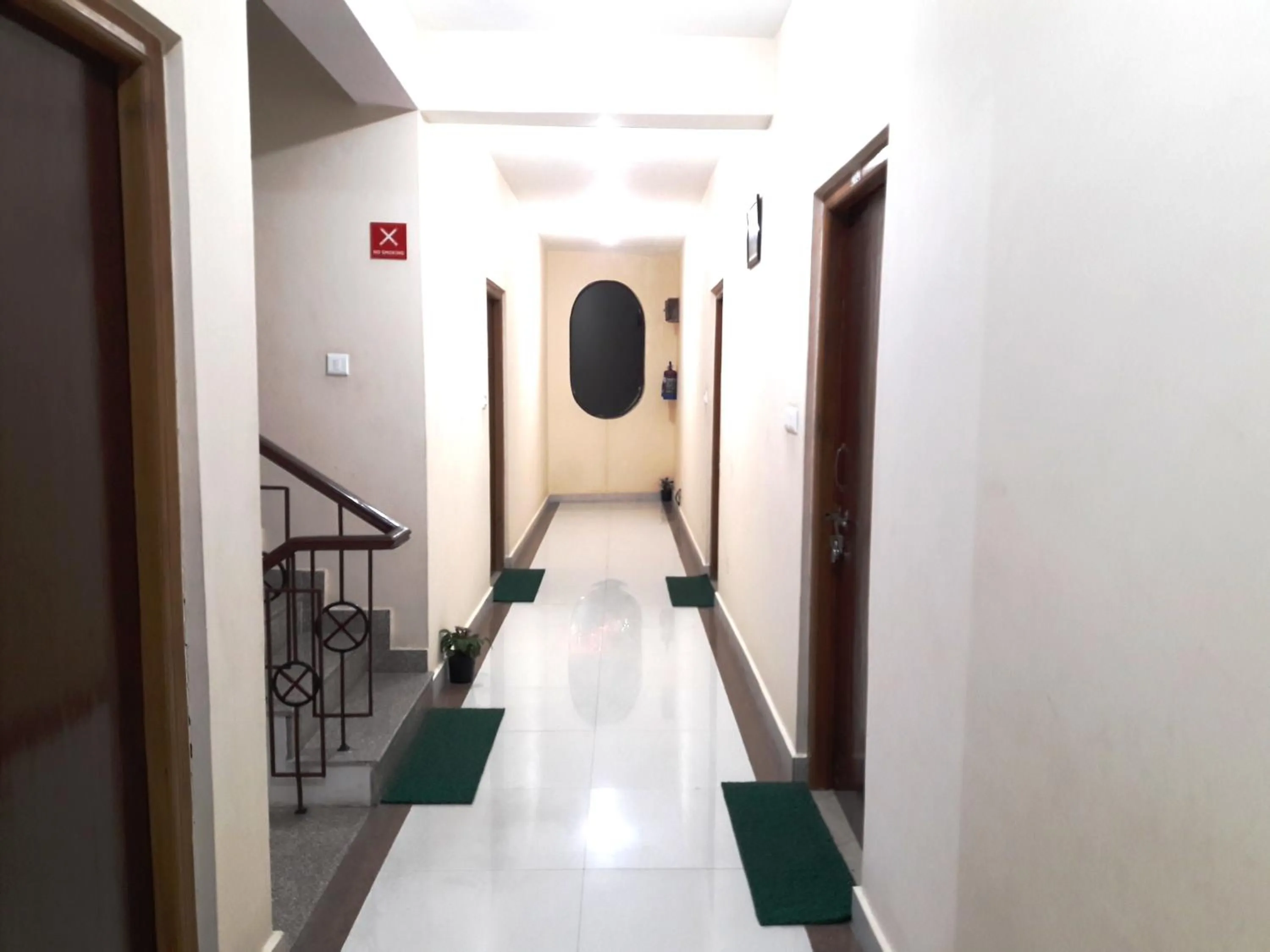 Lobby or reception in Hotel Avlokan - Near Kainchi Dham Mandir