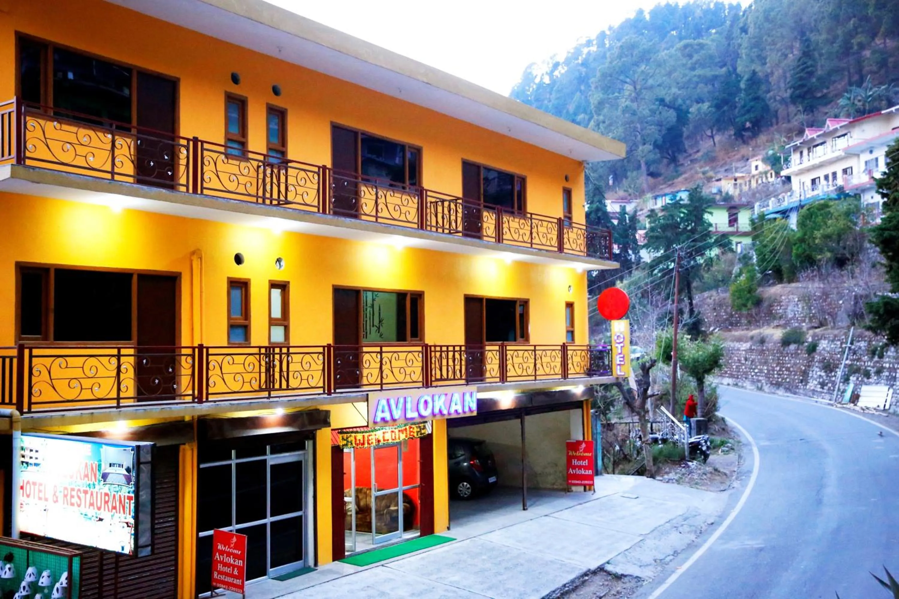Hotel Avlokan - Near Kainchi Dham Mandir