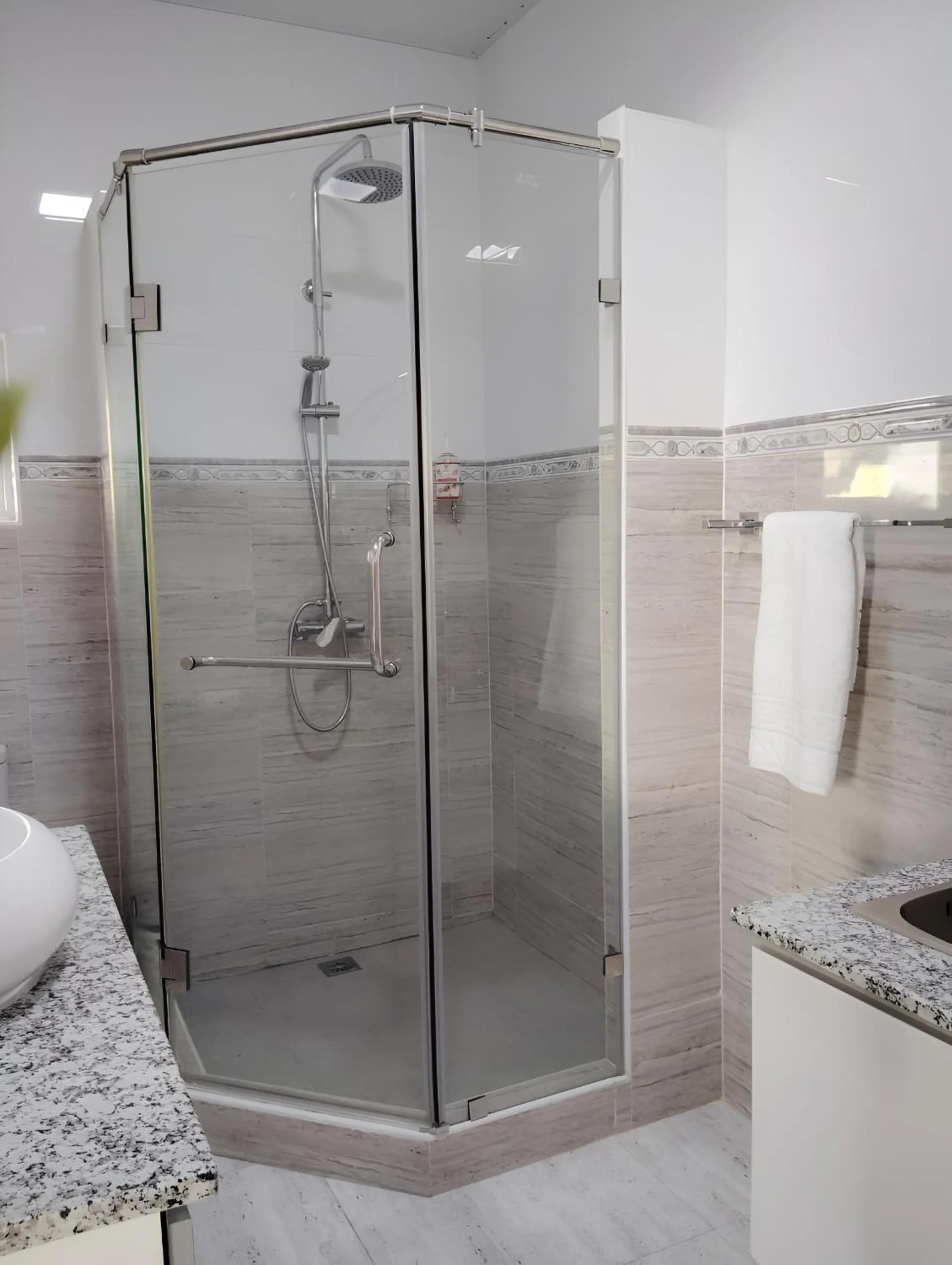 Shower in Trwa Koko Self-catering