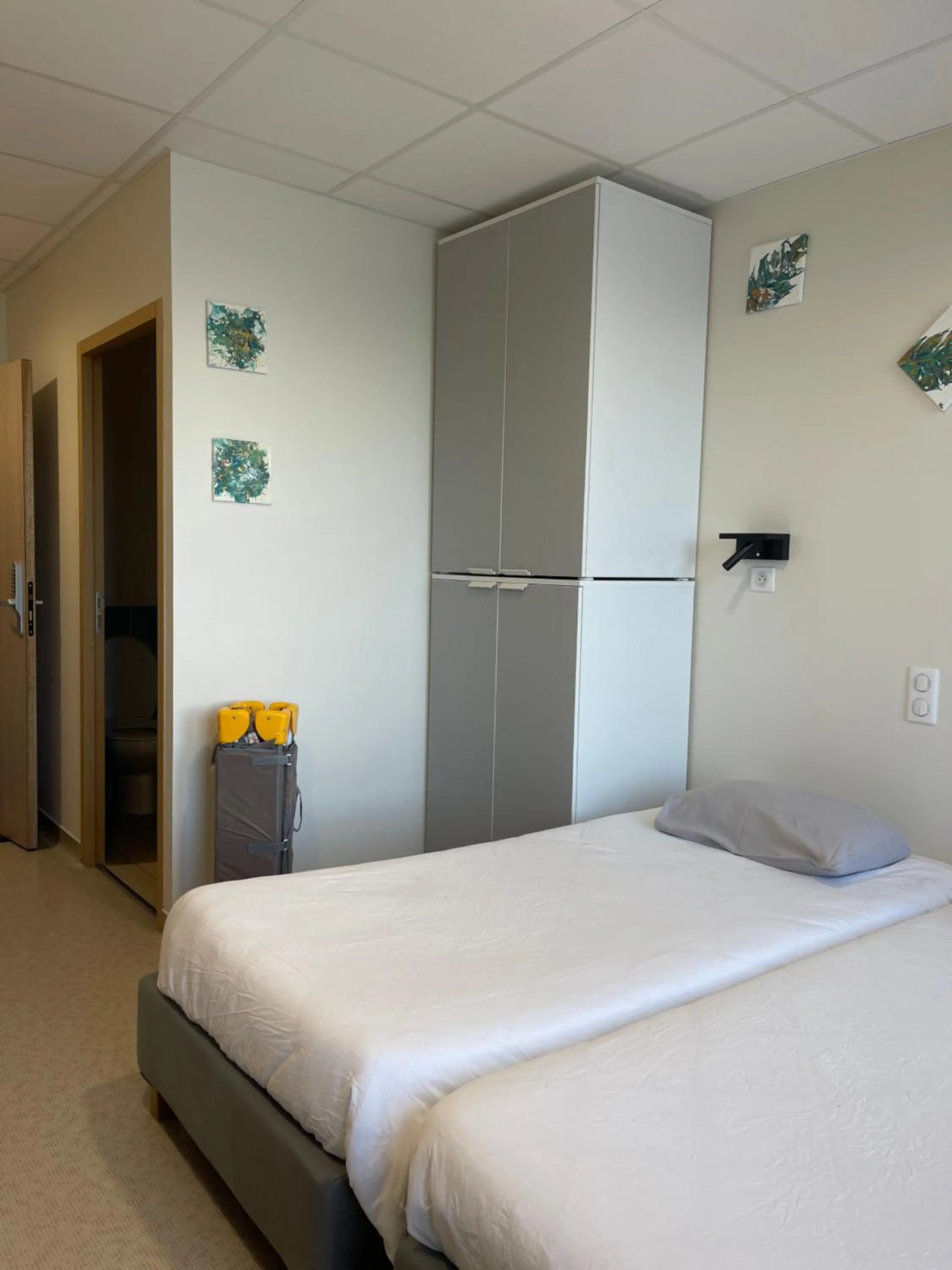 Photo of the whole room, Bed in CLLCM - Club Leo Lagrange de Camaret-sur-Mer