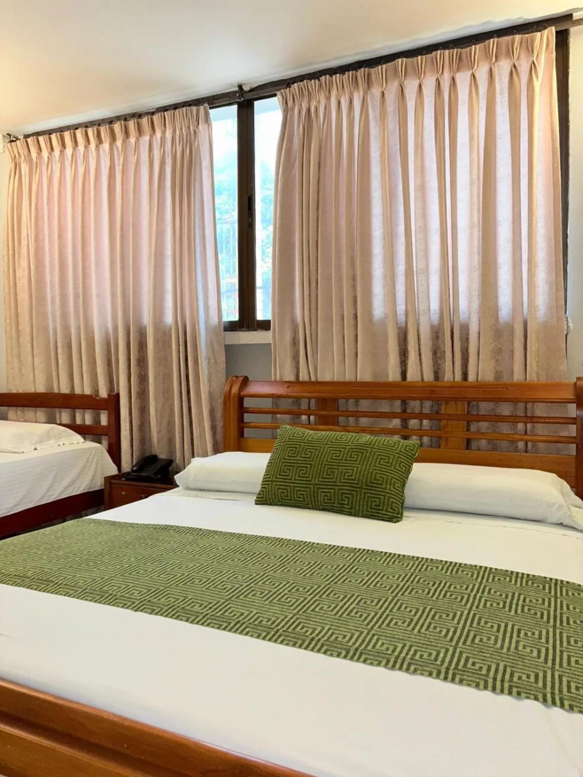Photo of the whole room, Bed in Hotel San Francisco