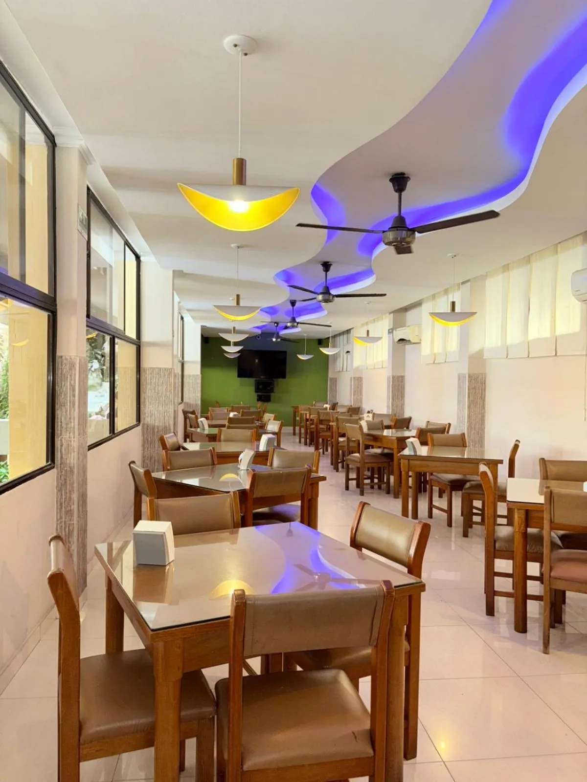 Restaurant/places to eat in Hotel San Francisco