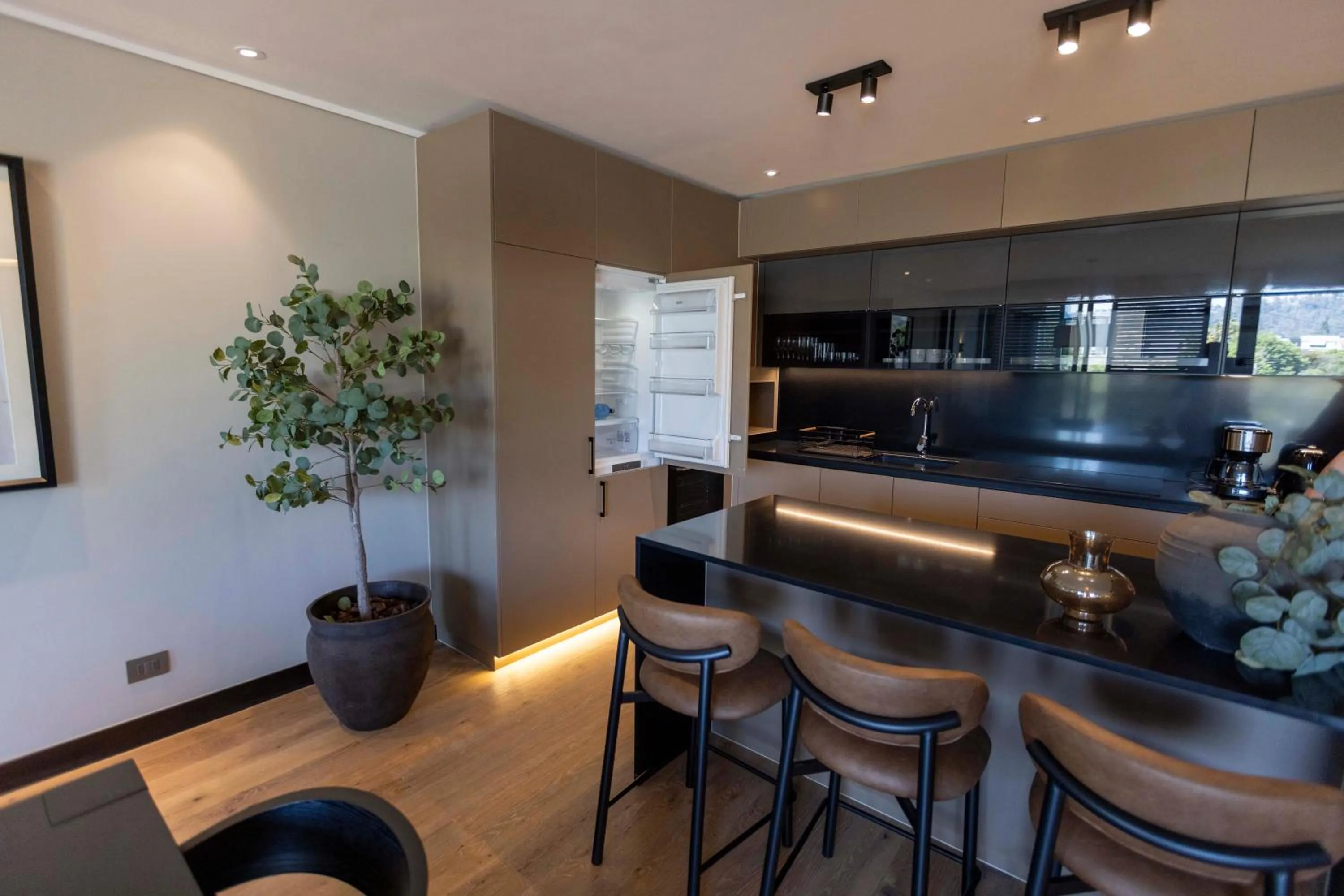 Two-Bedroom Deluxe Apartment with Balcony in At Home Alonso