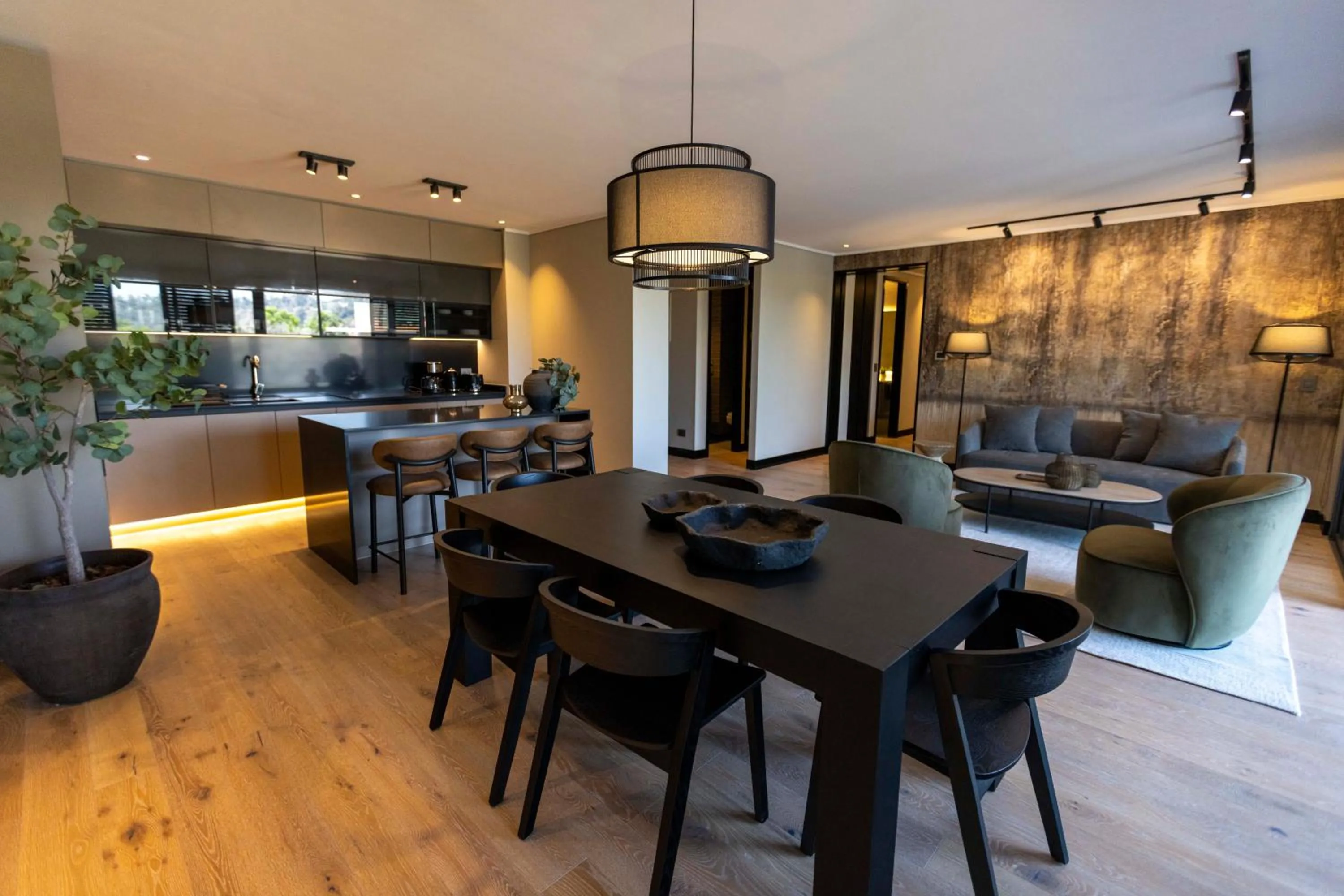 Two-Bedroom Deluxe Apartment with Balcony in At Home Alonso