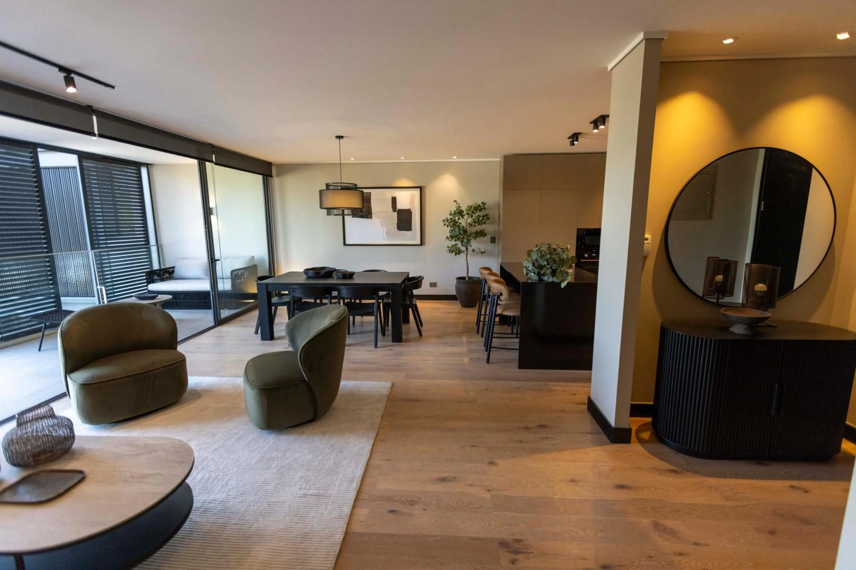 Two-Bedroom Deluxe Apartment with Balcony in At Home Alonso