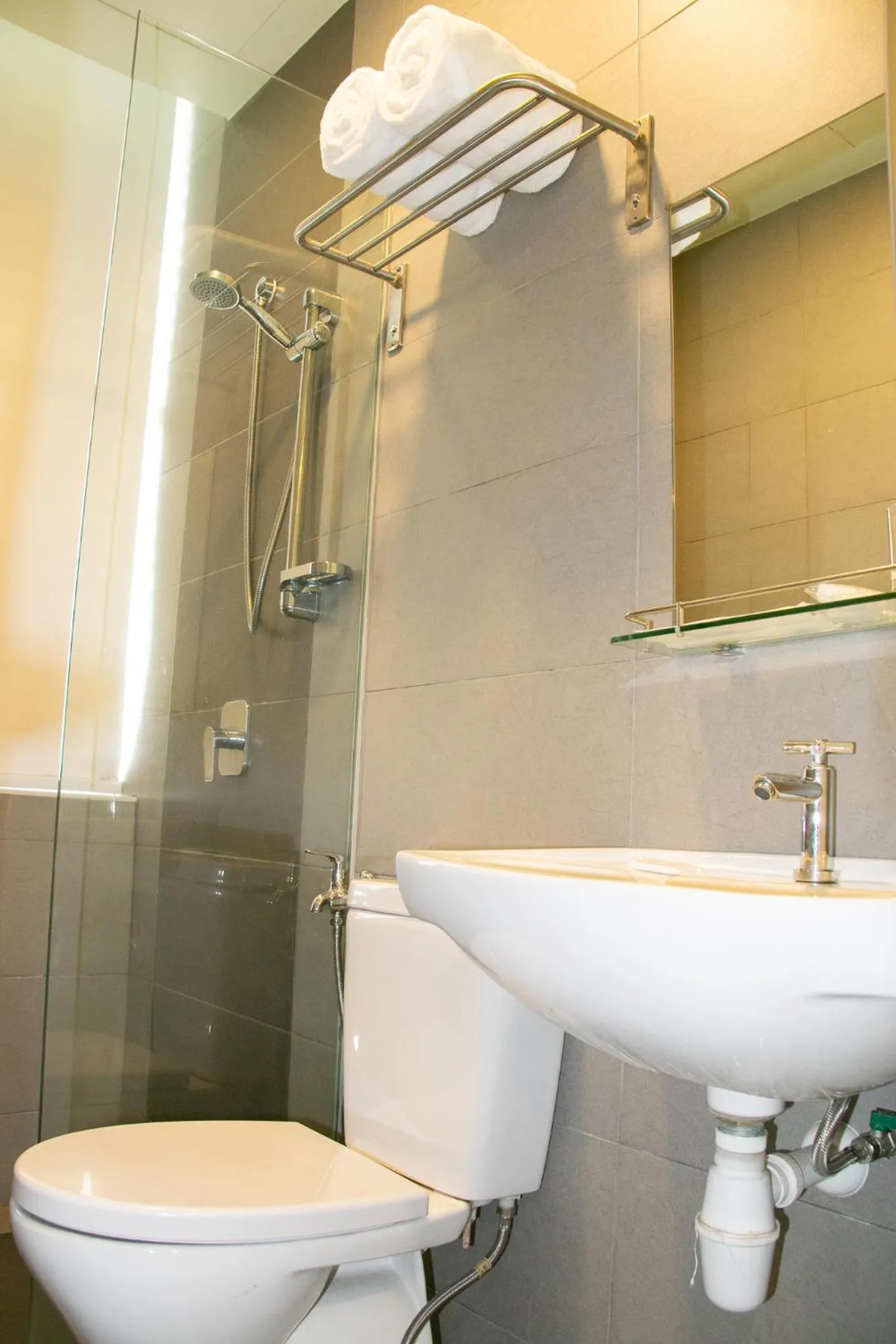 Shower, Bathroom in Prince 33 Hotel