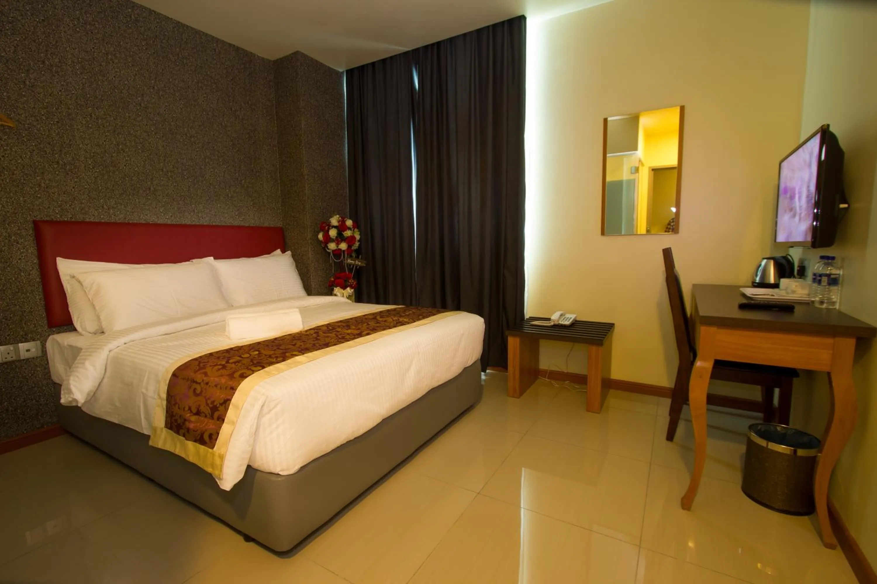 Coffee/tea facilities in Prince 33 Hotel