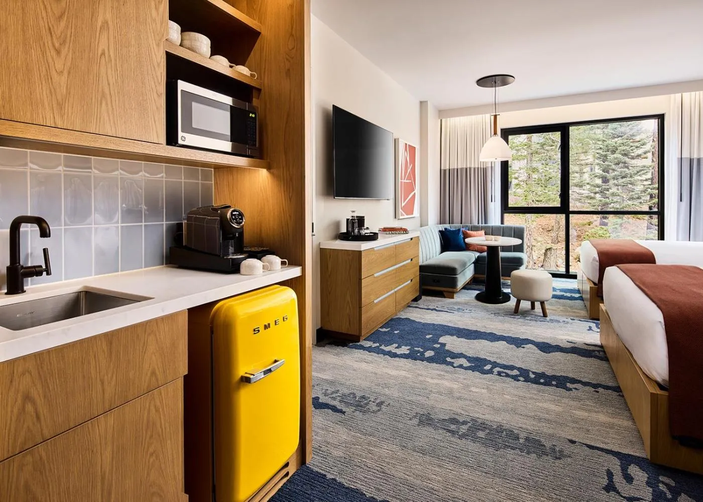 Deluxe Queen Room with Two Queen Beds in Limelight Mammoth