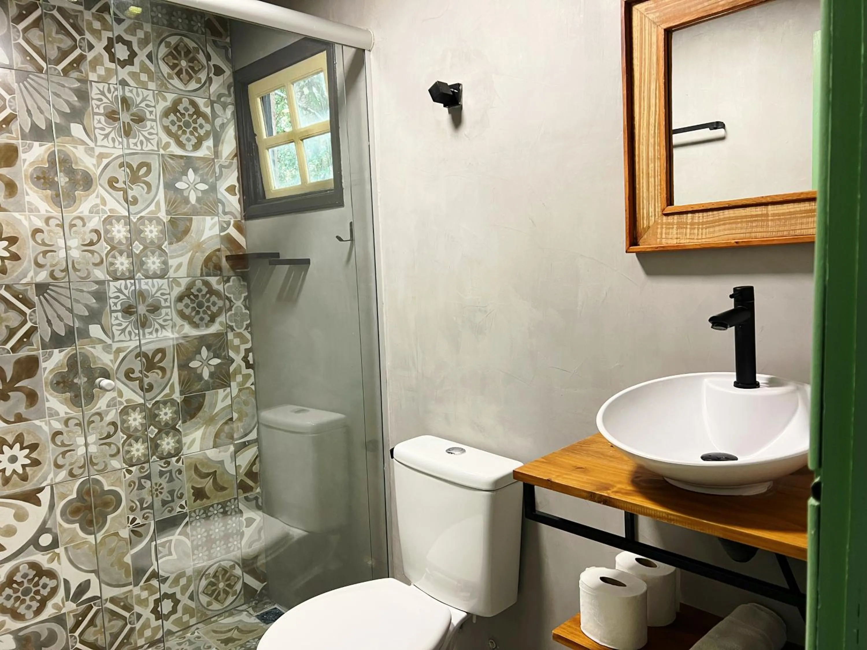 Shower in Pousada Bem Querer