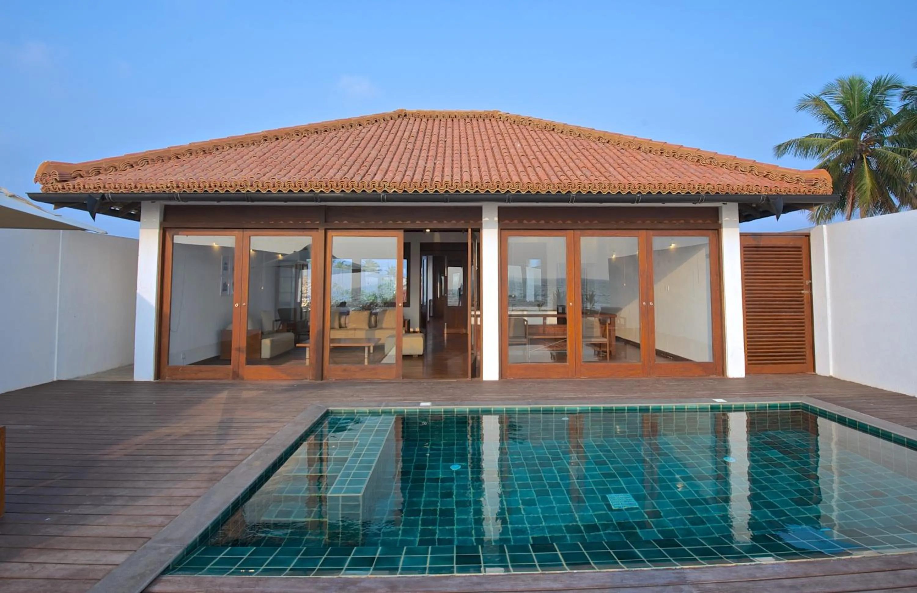 Swimming pool in Jetwing Thalahena Villa