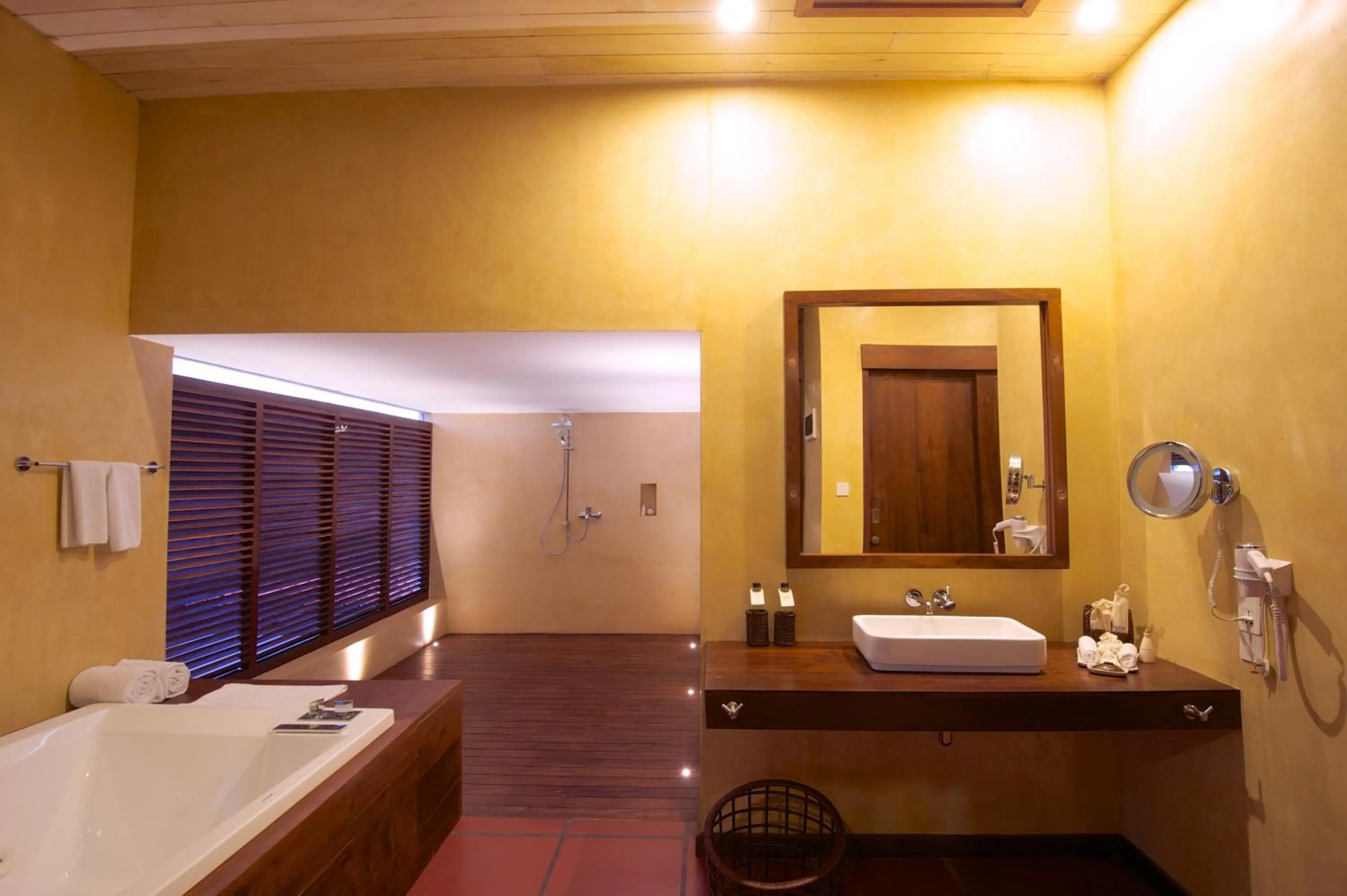 Shower, Bed in Jetwing Thalahena Villa