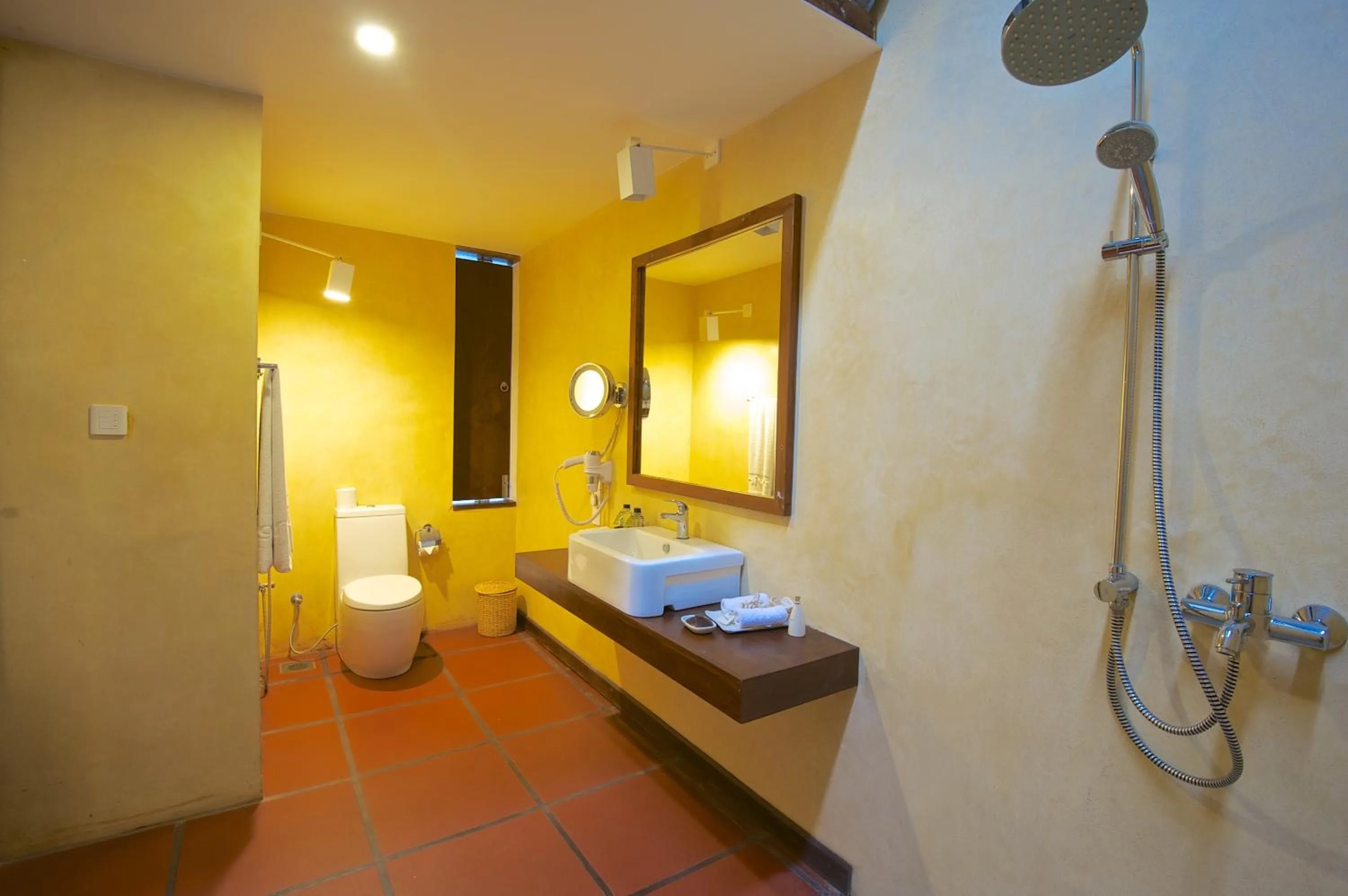 Shower in Jetwing Thalahena Villa