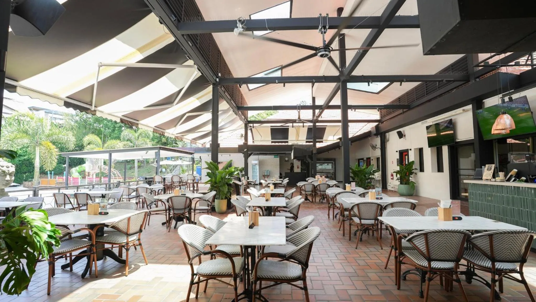 Restaurant/places to eat in Hollandse Club Retreat