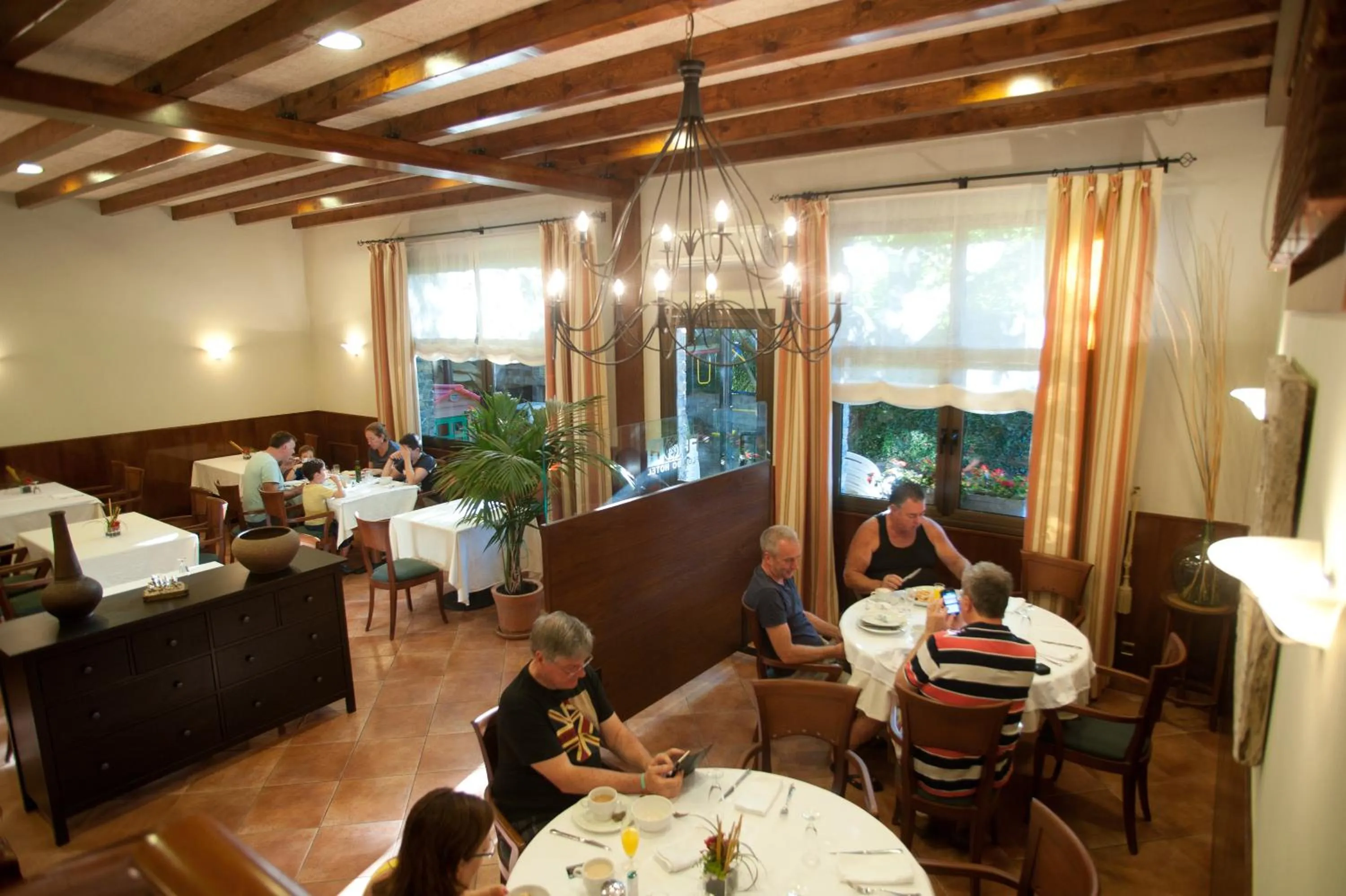 Restaurant/places to eat in Hotel Florido