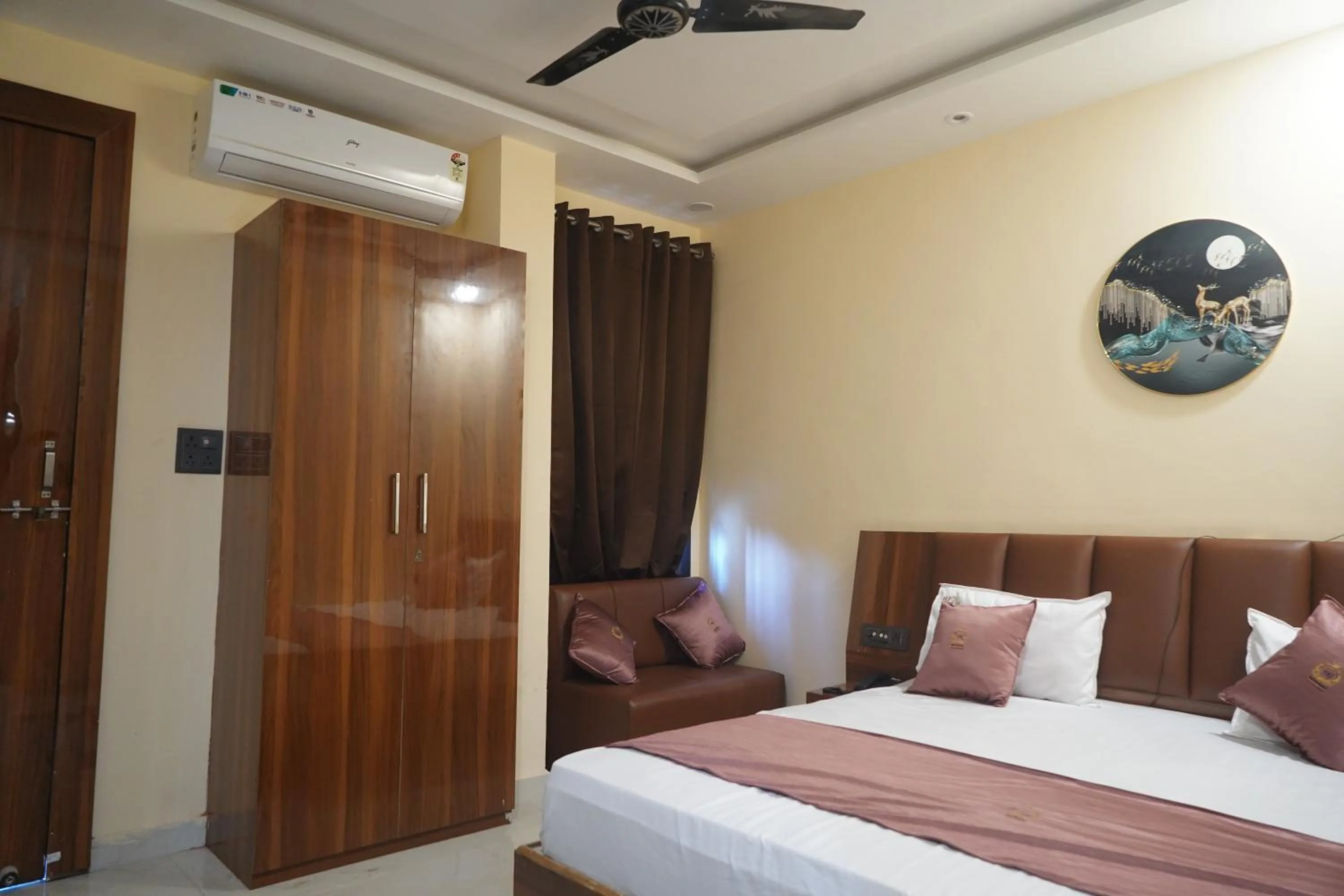 Raj Kamal Hotel & Garden