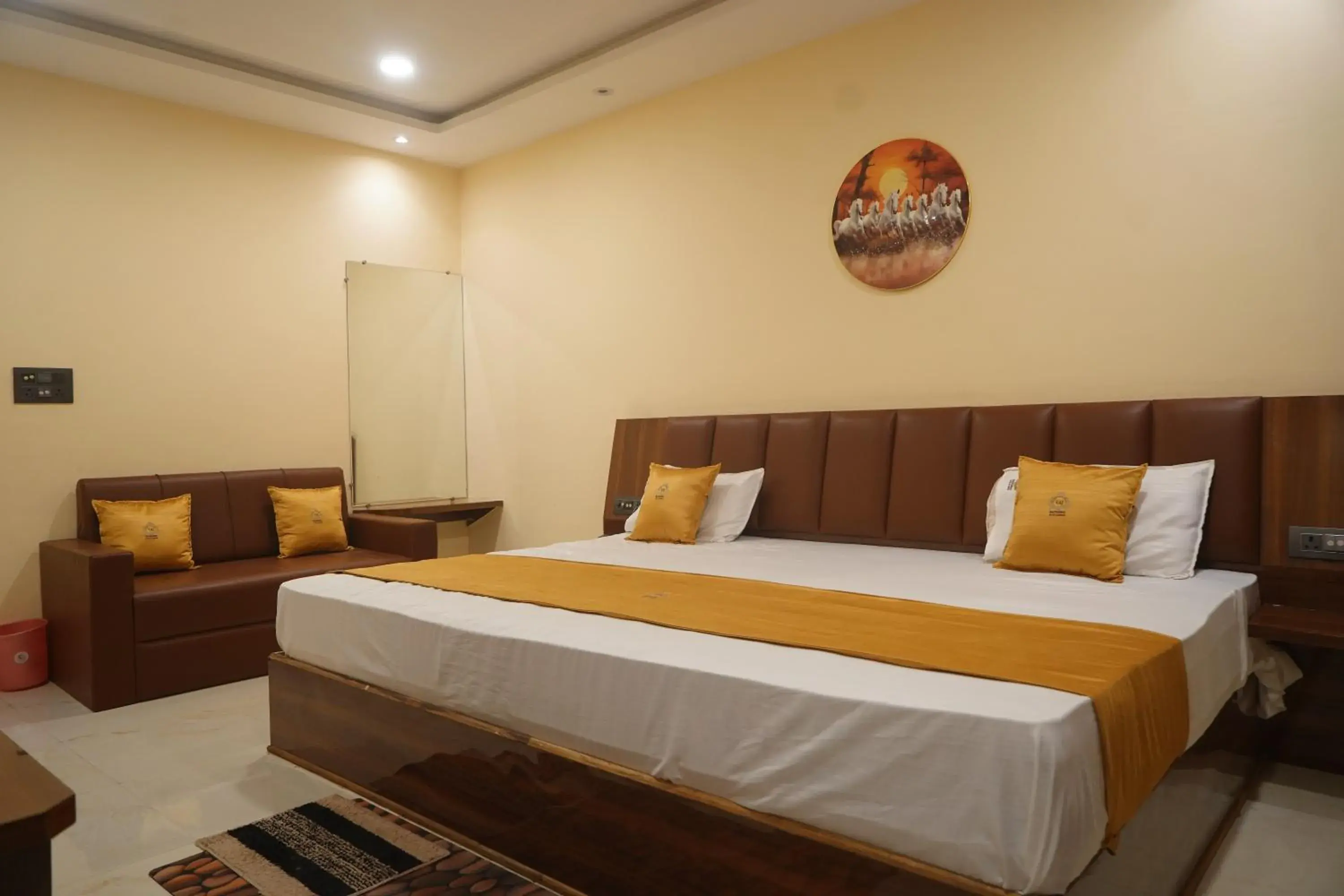 Superior Double Room in Raj Kamal Hotel & Garden Superior Double Room in Raj Kamal Hotel & Garden